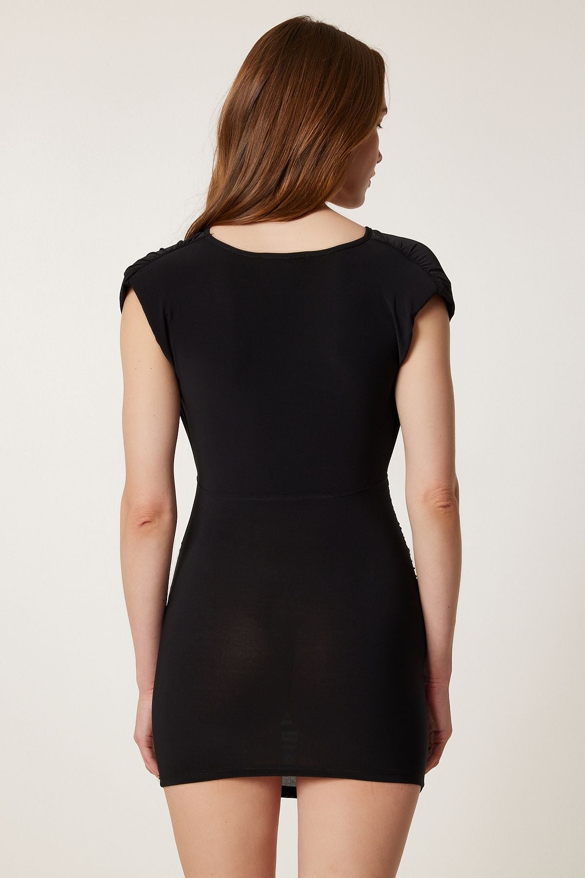 Siyah Vatkalı Cut Out Detaylı Mini Sandy Elbise Lİ00131