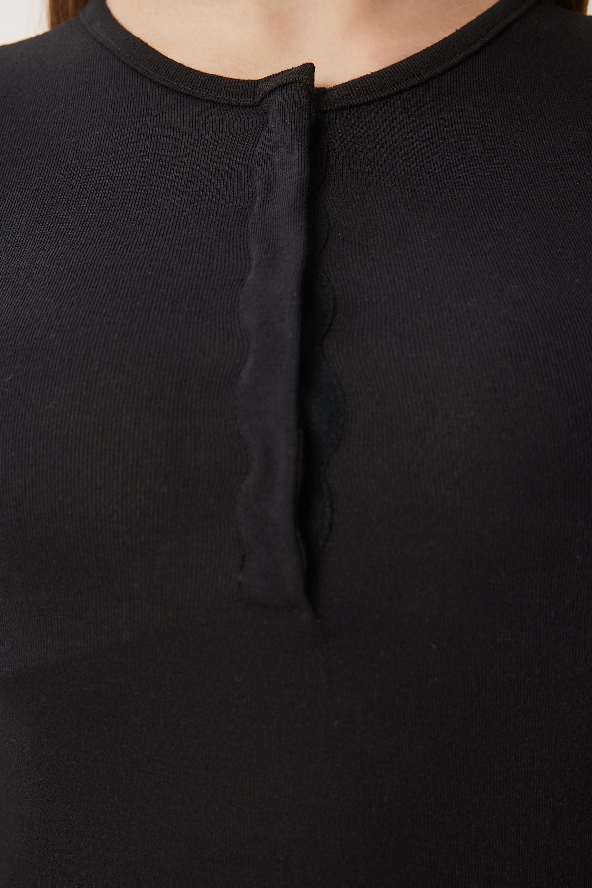 Siyah Çıtçıtlı Basic Örme Crop Bluz FW00002