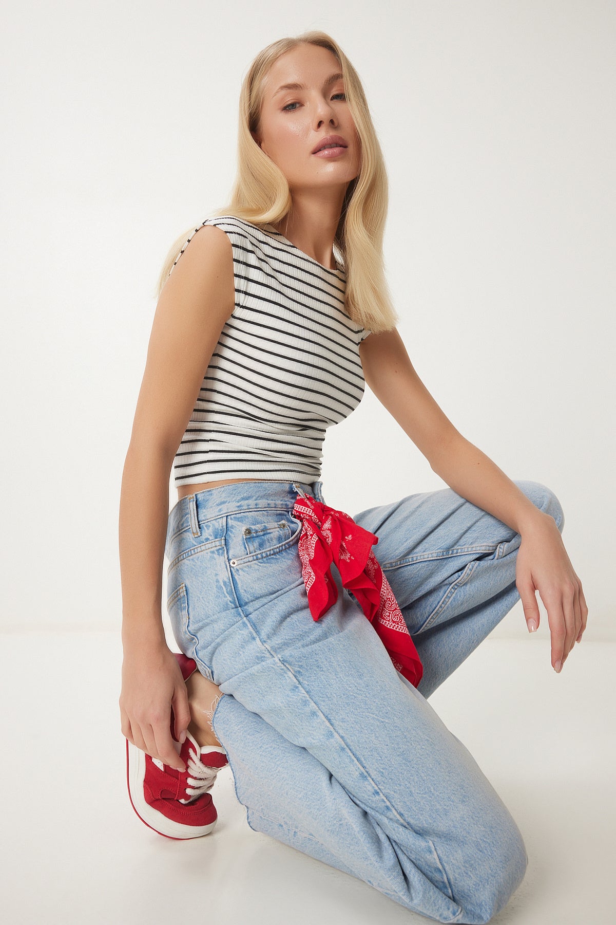 Kemik Siyah Çizgili Fitilli Örme Crop  Bluz UB00342