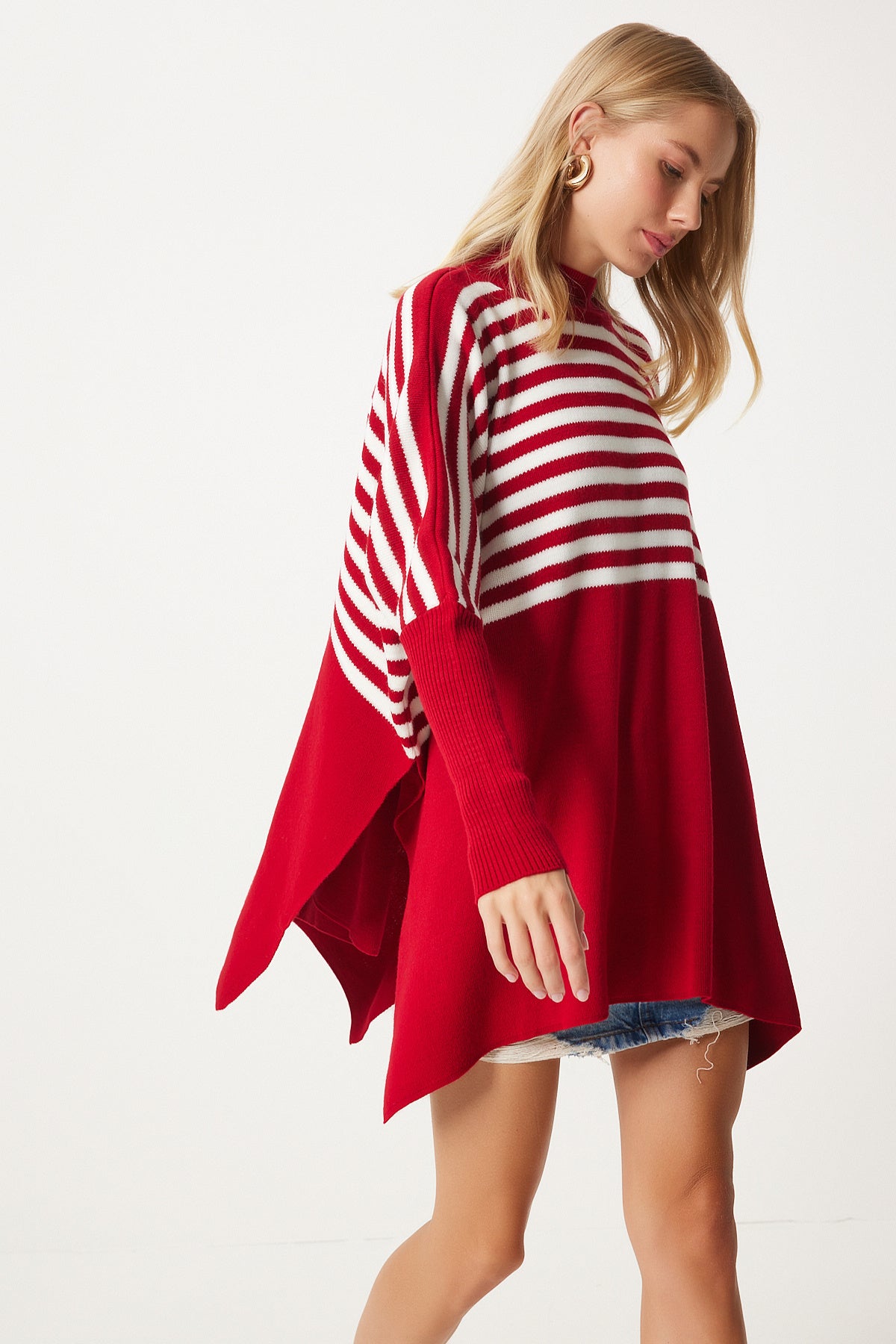 Kırmızı Çizgili Yandan Yırtmaçlı Oversize Panço Kazak DD01336