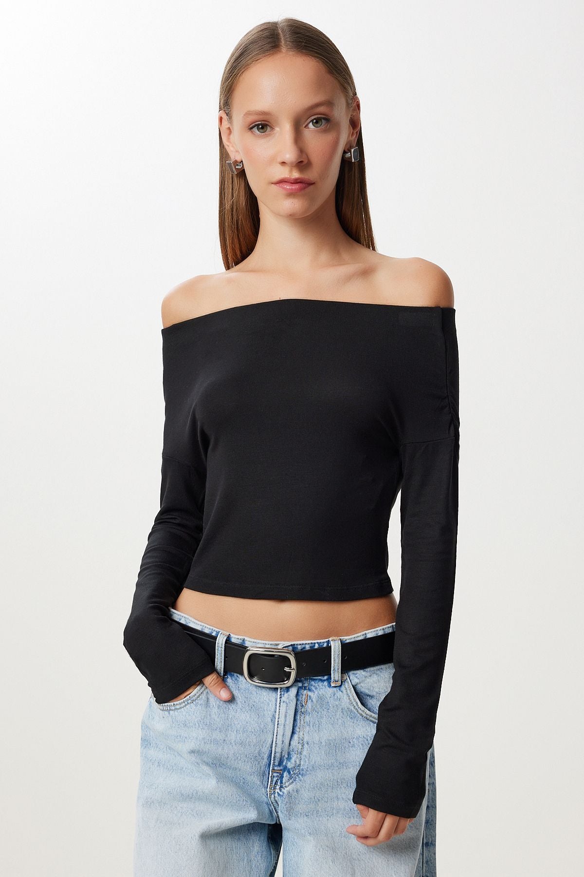 Siyah Büzgülü Kayık Yaka Crop Bluz UB00422