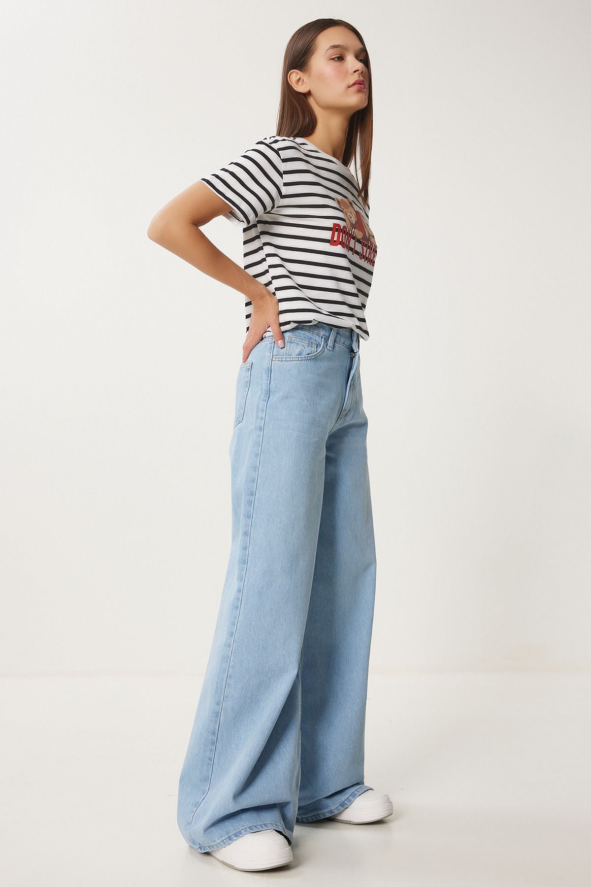 Açık Mavi Orta Bel Geniş Paça Jean FN03413