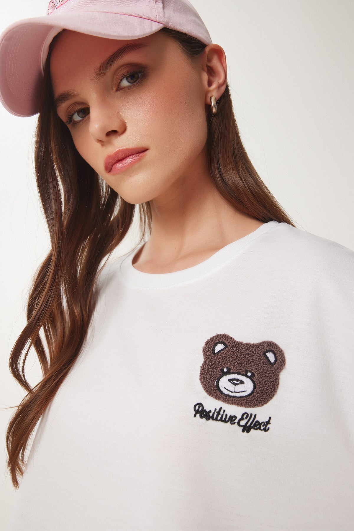 Beyaz Ayıcık Armalı Crop Örme T-Shirt ZV00298