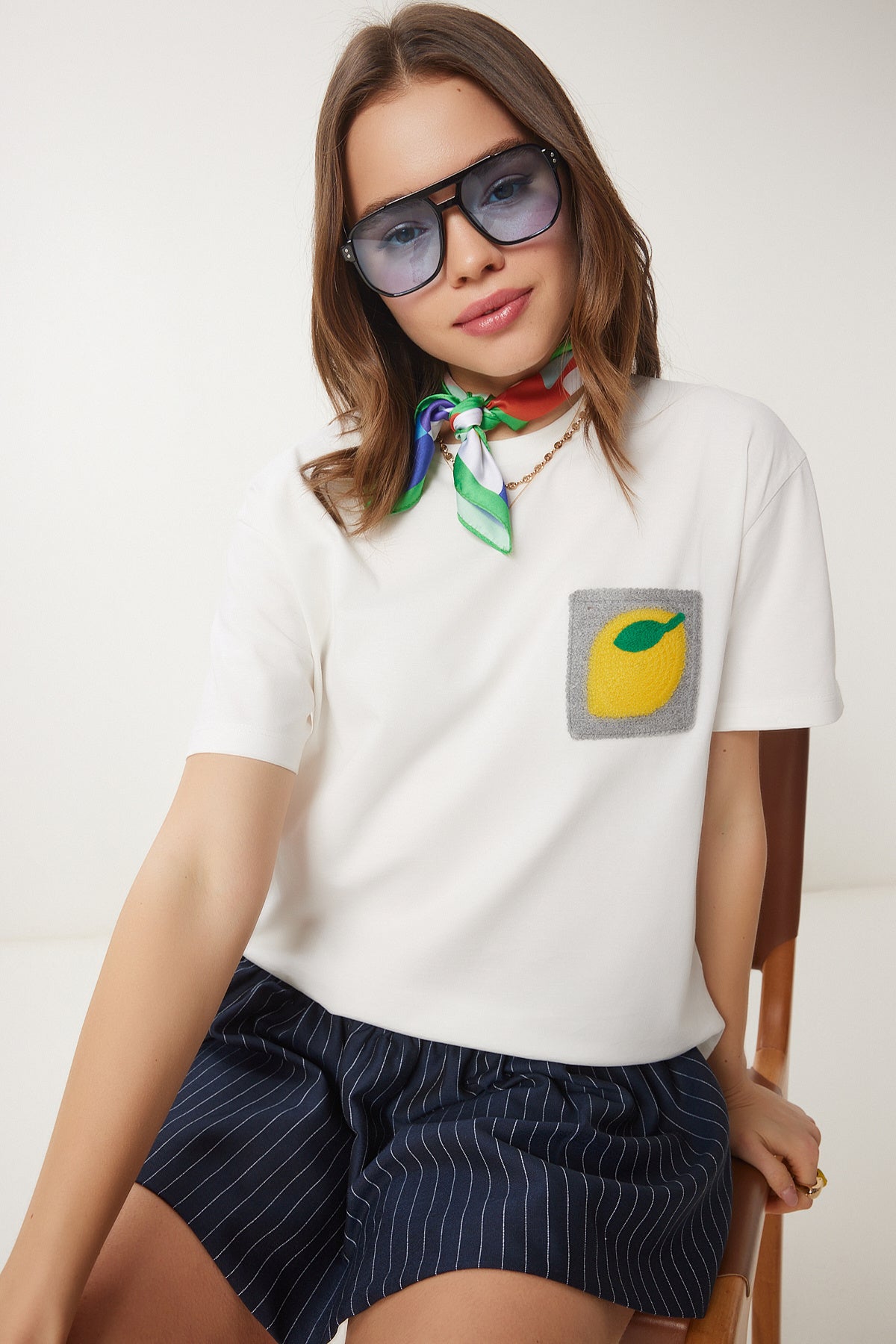 Ekru Nakış Cepli Pamuklu T-Shirt CR00450