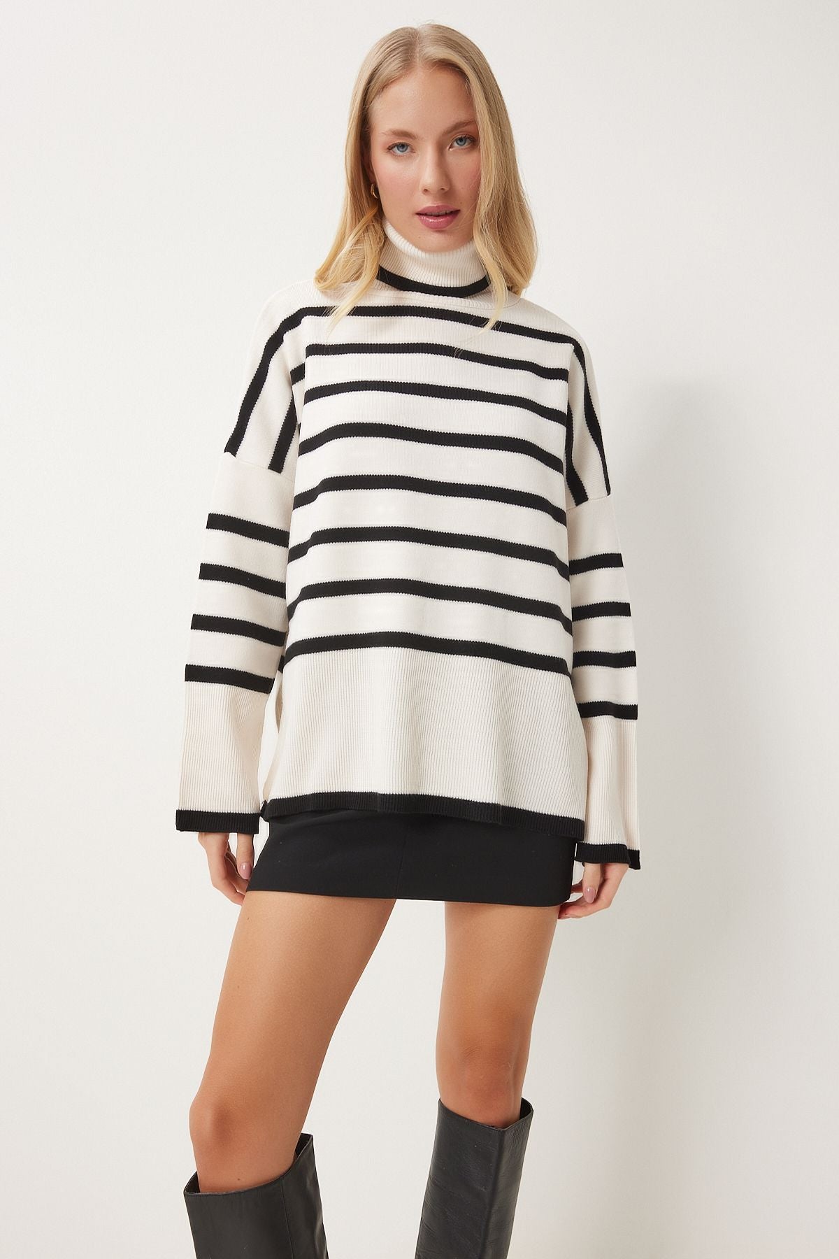 Ekru Siyah Çizgili Oversize Triko Kazak BV00122
