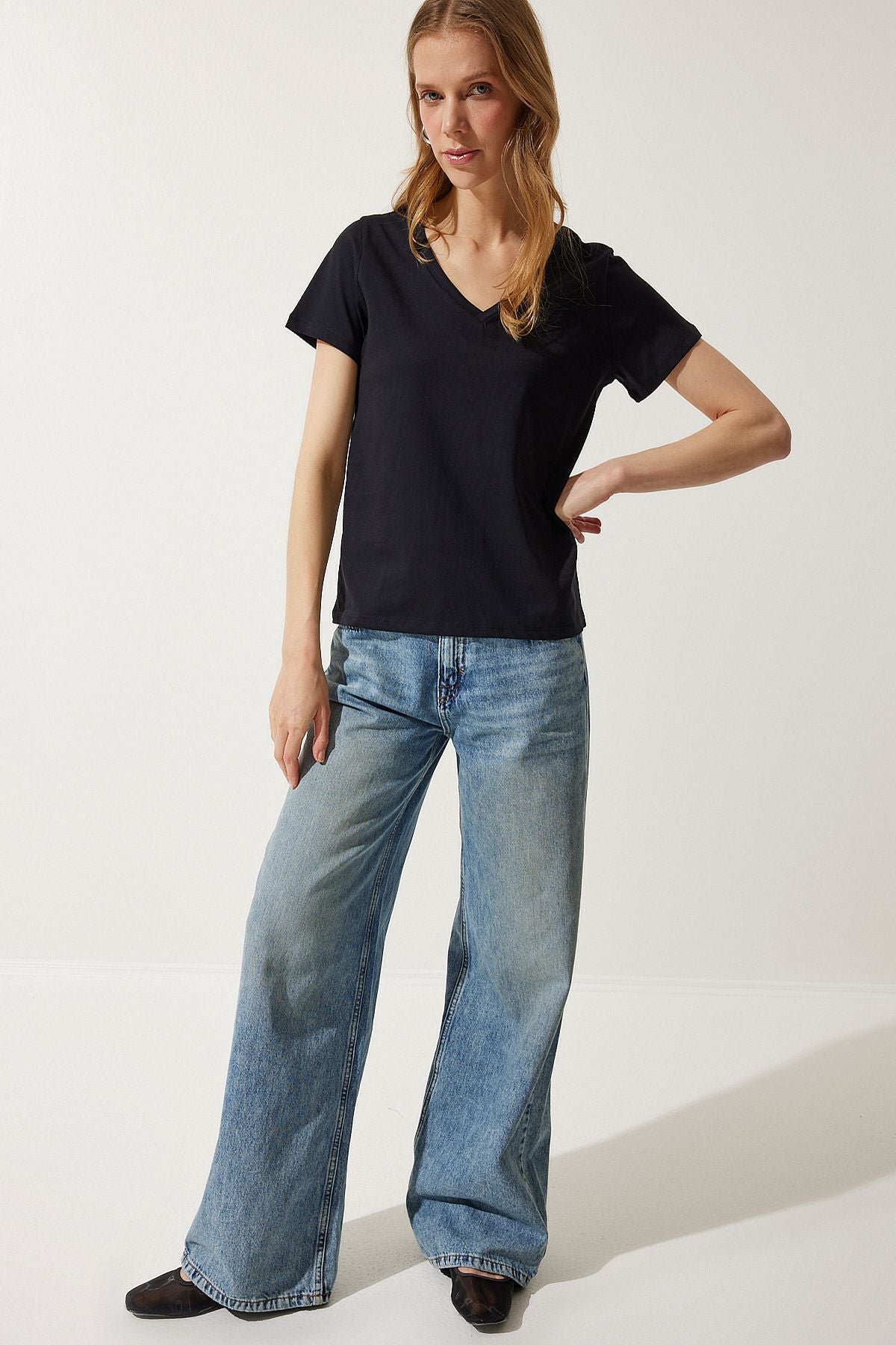 Siyah V Yaka Basic Örme T-Shirt  UB00261