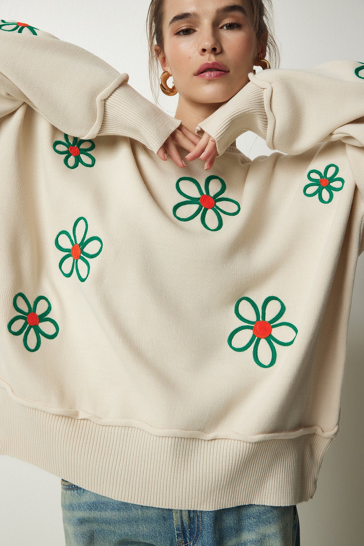 Krem Çiçek Nakışlı Oversize Triko Kazak DD01262