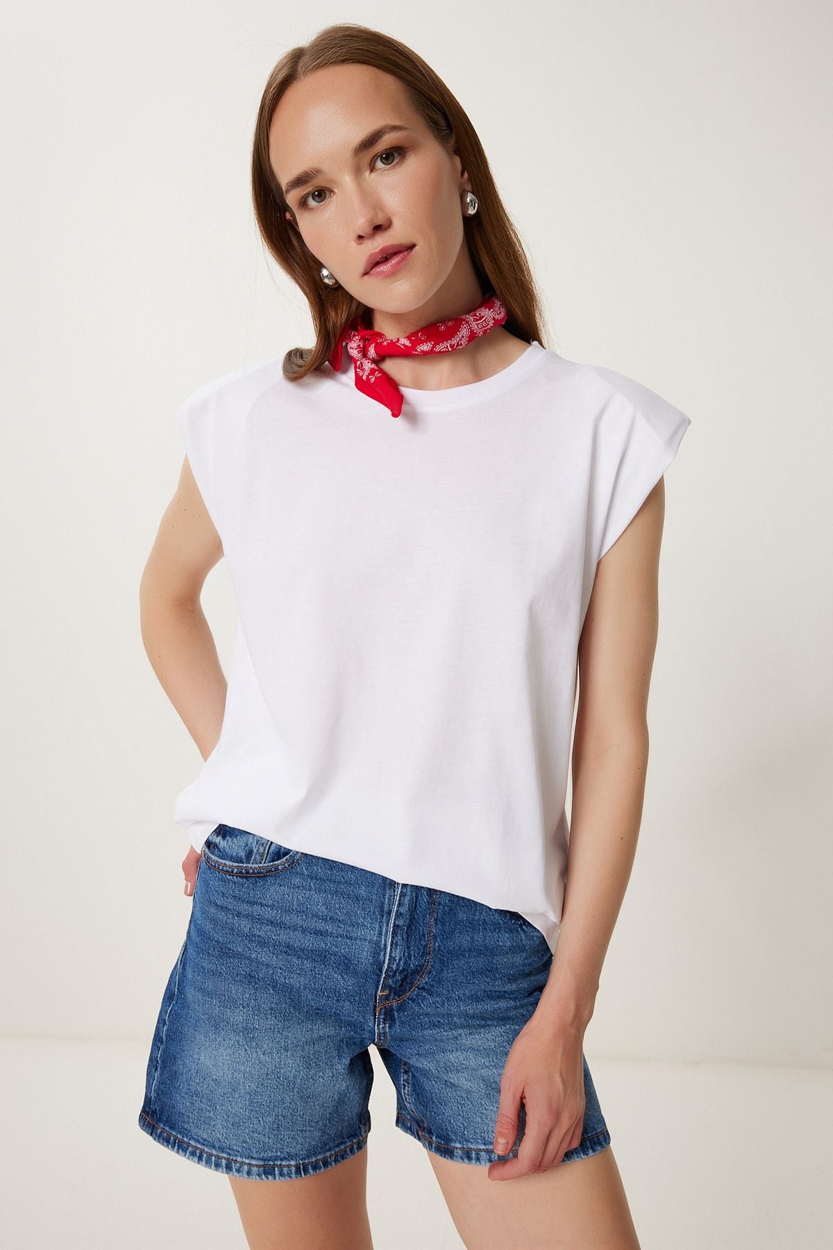 Beyaz Vatkalı Basic Örme T-Shirt FG00031
