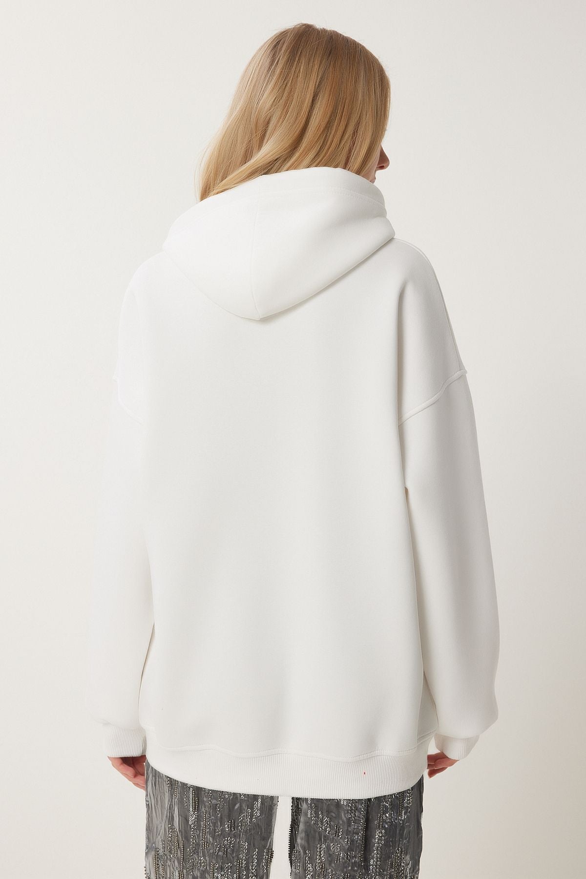 Ekru Yılbaşı Temalı Kapüşonlu Şardonlu Örme Sweatshirt TQ00001