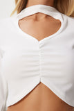 Ekru Cut Out Detaylı Büzgülü Crop Örme Bluz  FN03369