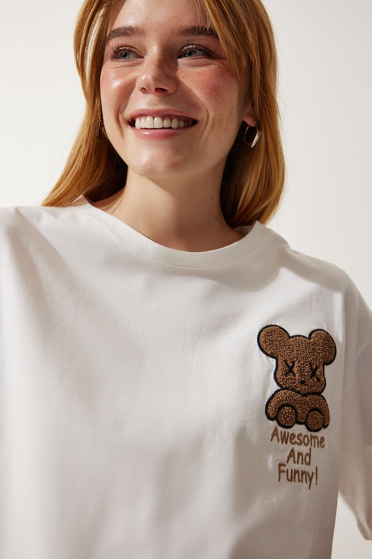 Ekru Ayıcık Armalı Crop Örme T-Shirt HF00455