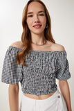 Siyah Kareli Carmen Yaka Esnek Crop Keten Bluz TP00079