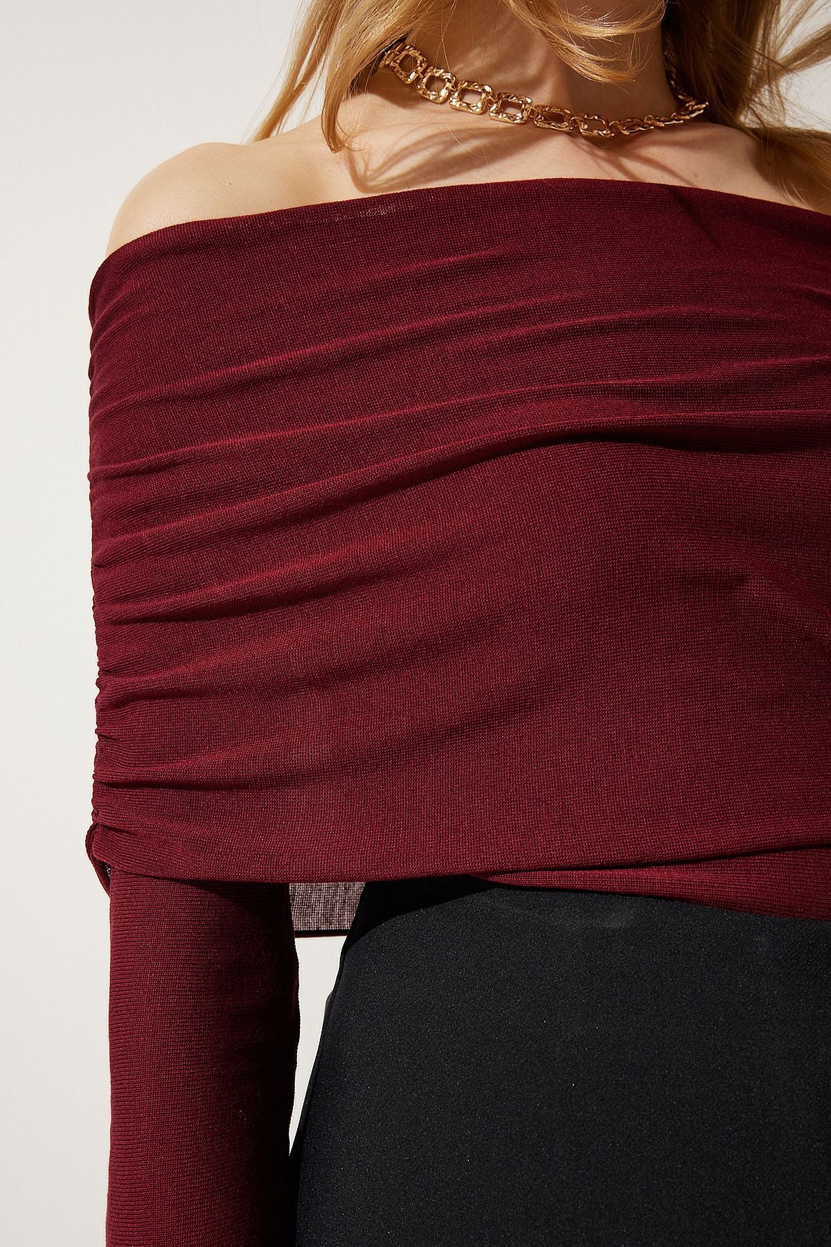 Bordo Omuzları Açık Büzgü Detaylı Bluz US00920