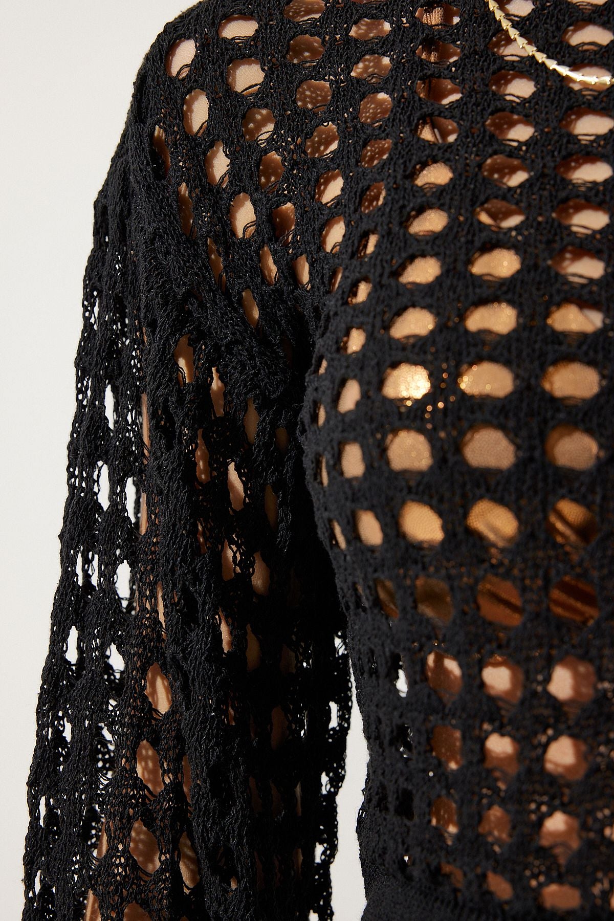 Siyah Delikli Mevsimlik Crop Triko Bluz CR00426