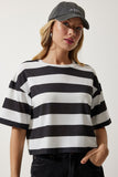 Beyaz Siyah Bisiklet Yaka Çizgili Crop Örme T-Shirt HF00452