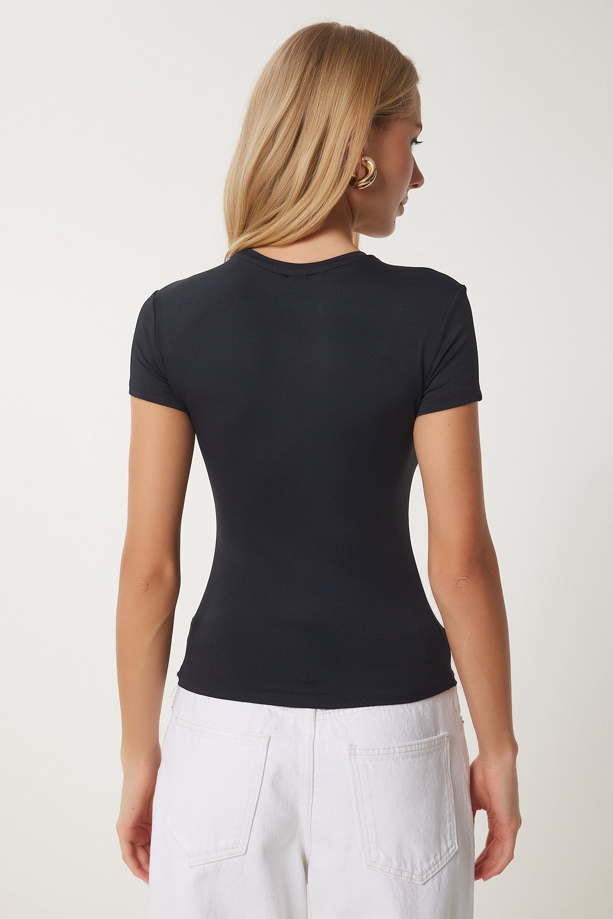 Siyah Bedene Oturan Sandy Örme T-Shirt JF00001