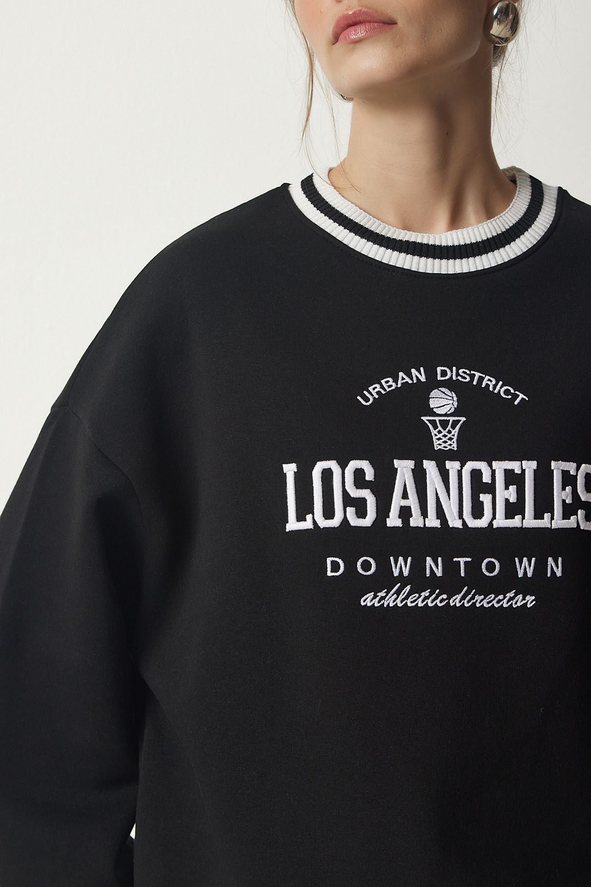 Siyah Nakışlı Şardonlu Örme Sweatshirt HF00447