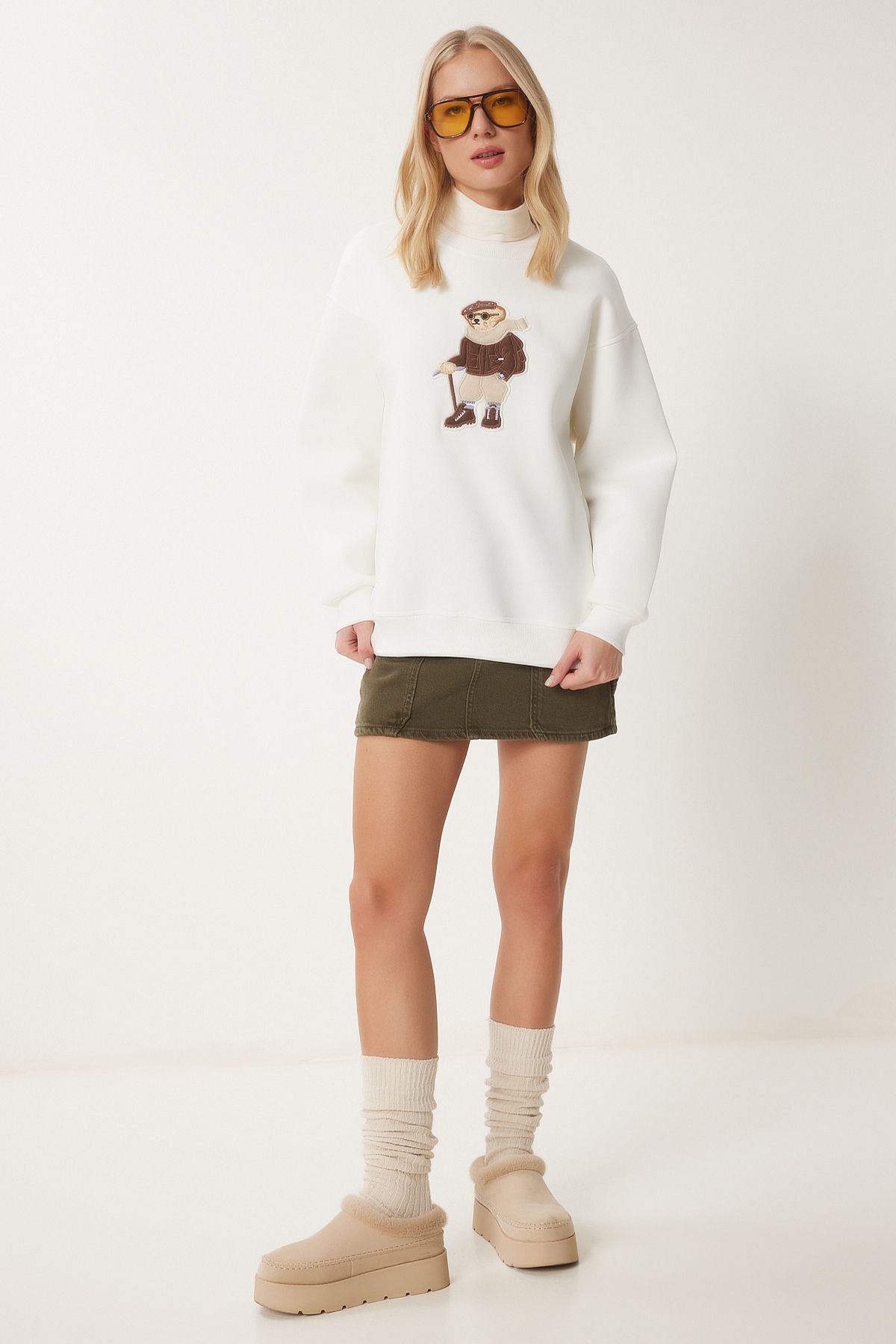 Kırık Beyaz Ayıcık Armalı Şardonlu Örme Sweatshirt WE00001