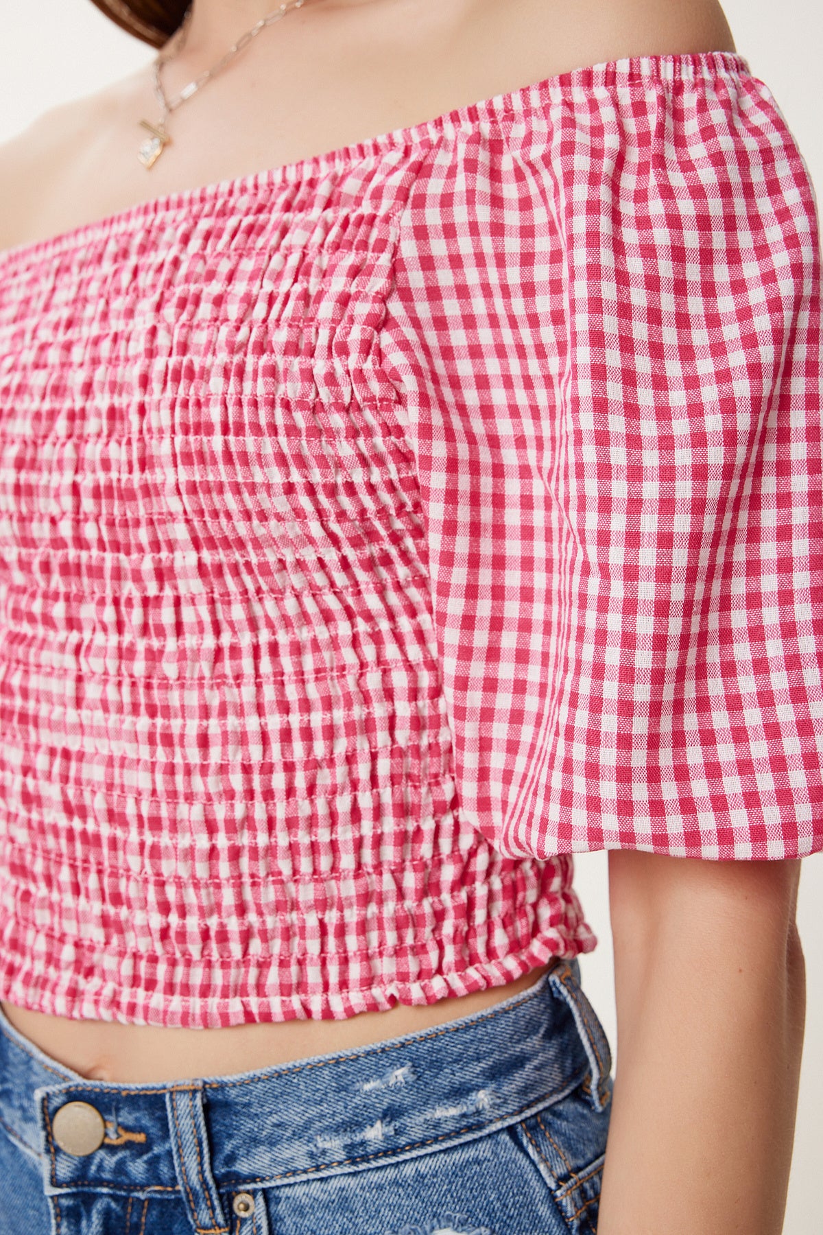 Pembe Kareli Carmen Yaka Esnek Crop Keten Bluz TP00079