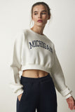 Ekru Baskılı Şardonlu Crop Örme Sweatshirt HF00443