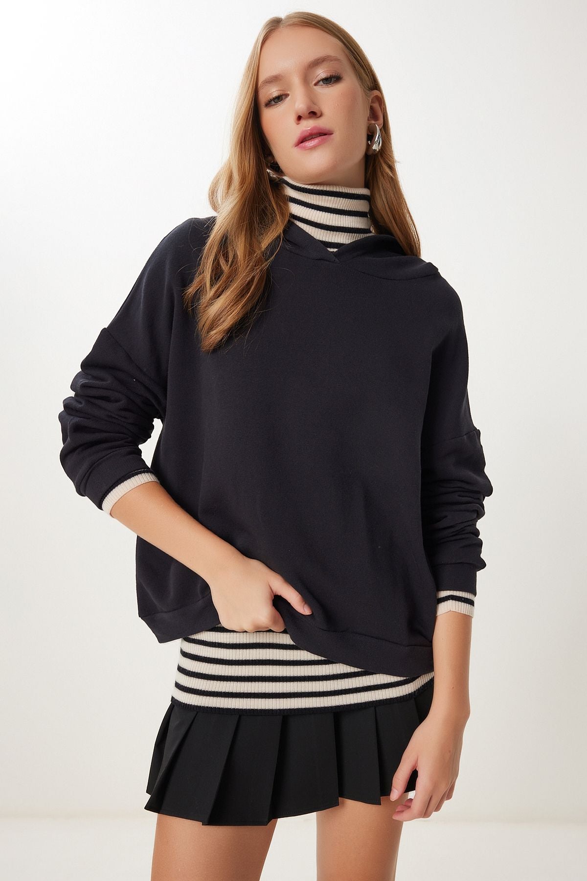 Siyah Kapüşonlu Örme Sweatshirt UB00456