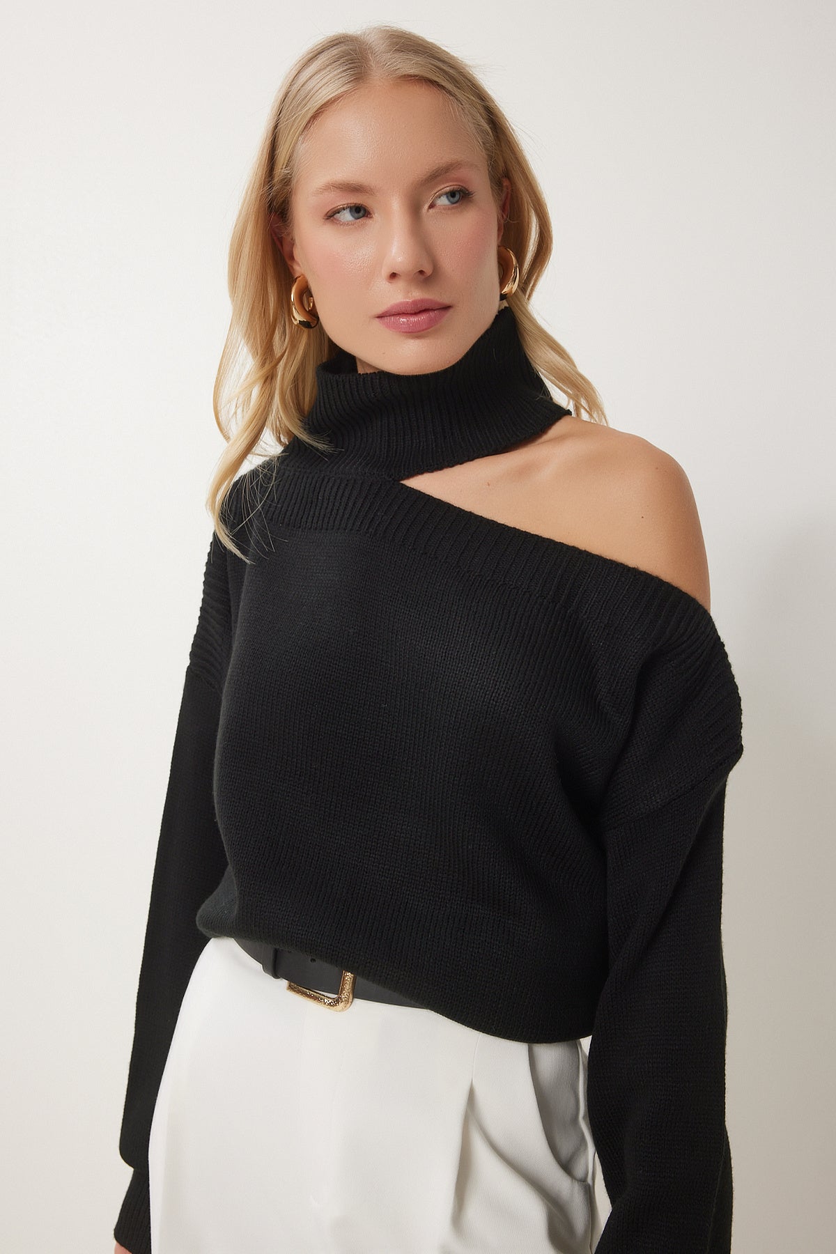 Siyah Balıkçı Yaka Cut Out Detaylı Triko Kazak NF00083