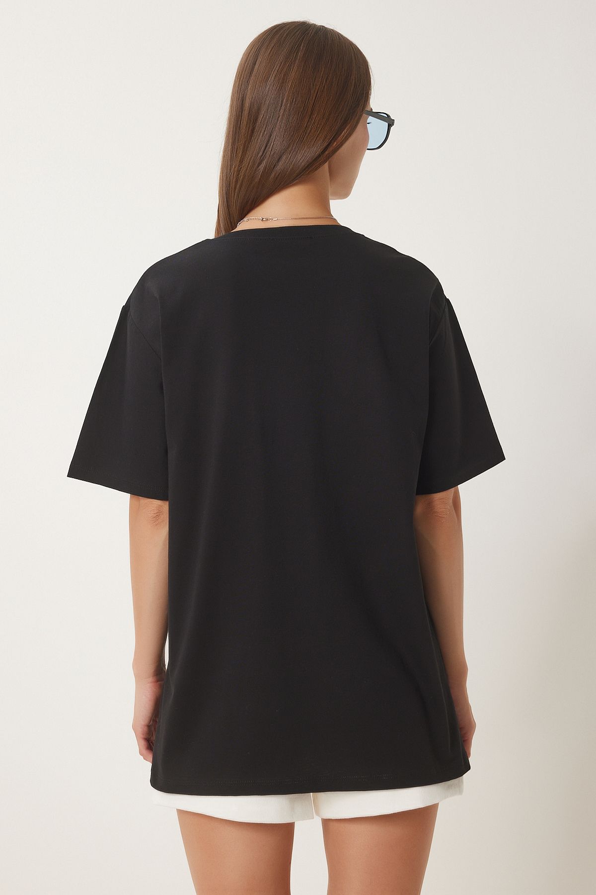 Siyah Boncuk Detaylı Baskılı Örme T-Shirt BW00003