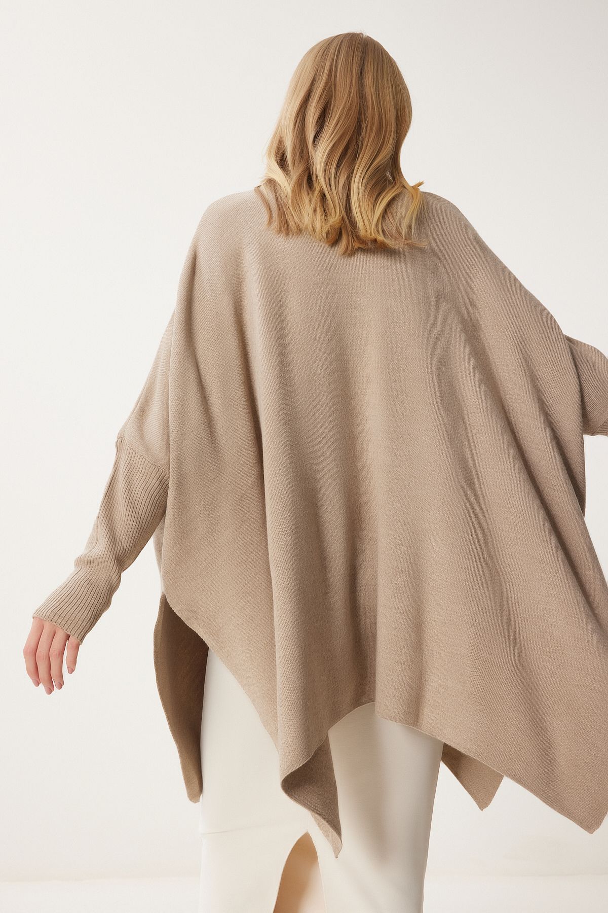 Bej Yandan Yırtmaçlı Oversize Panço Kazak YY00005