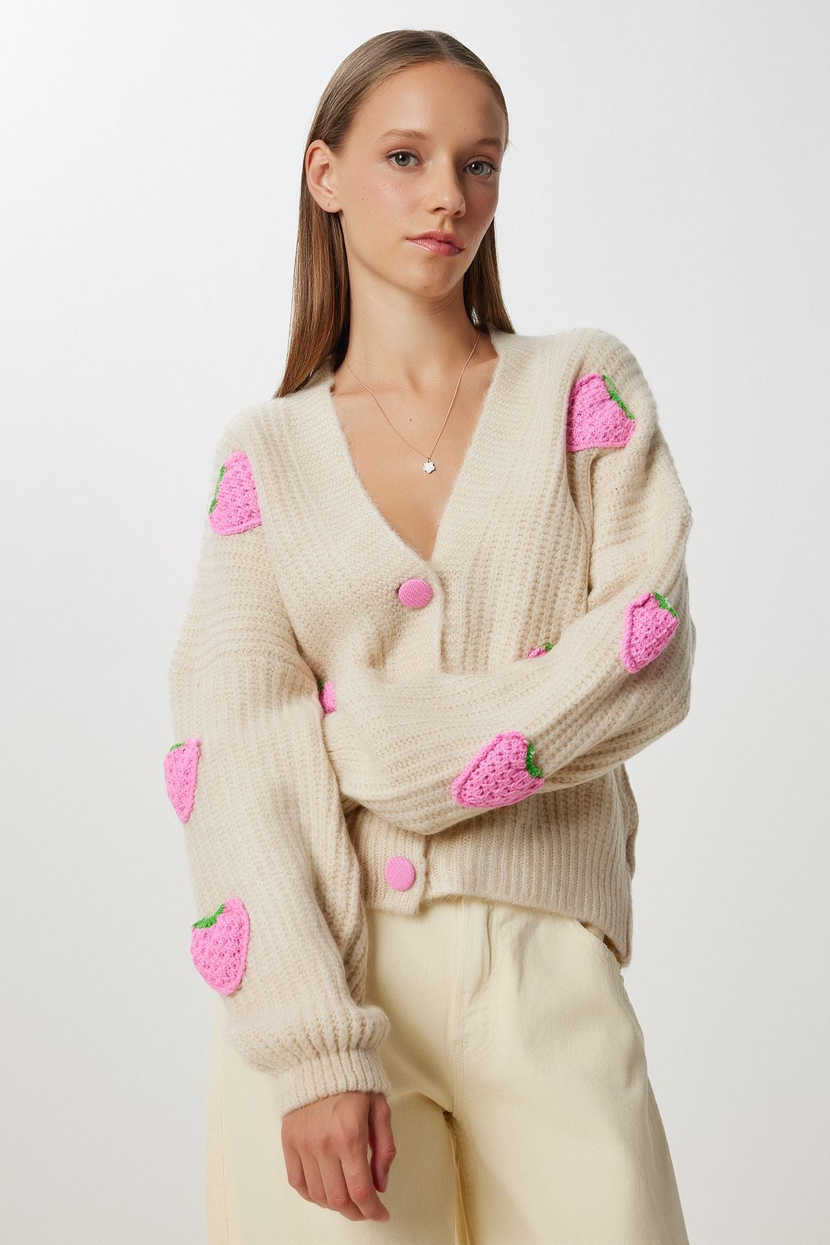 Bej Çilek Motifli Oversize Triko Hırka PF00008