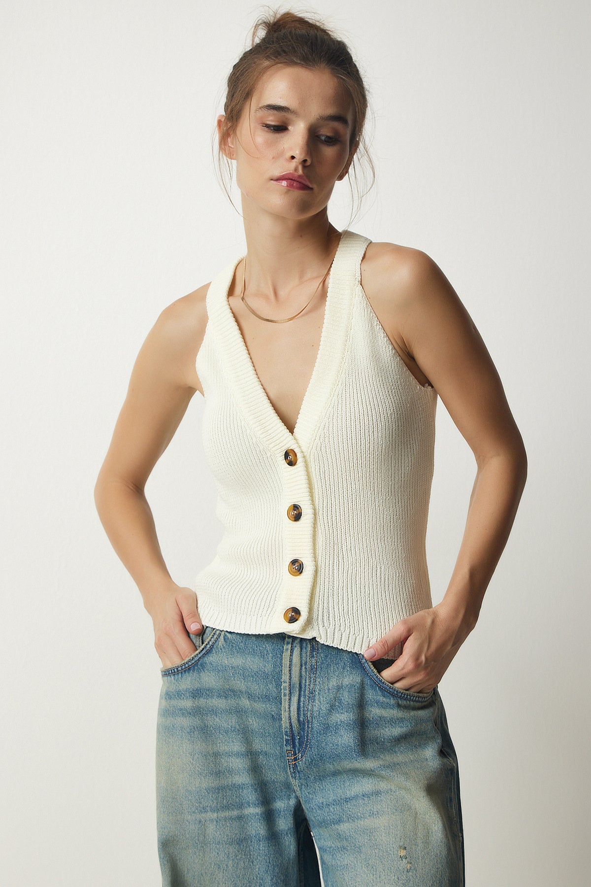 Ekru Halter Yaka Düğmeli Triko Yelek  FN03118