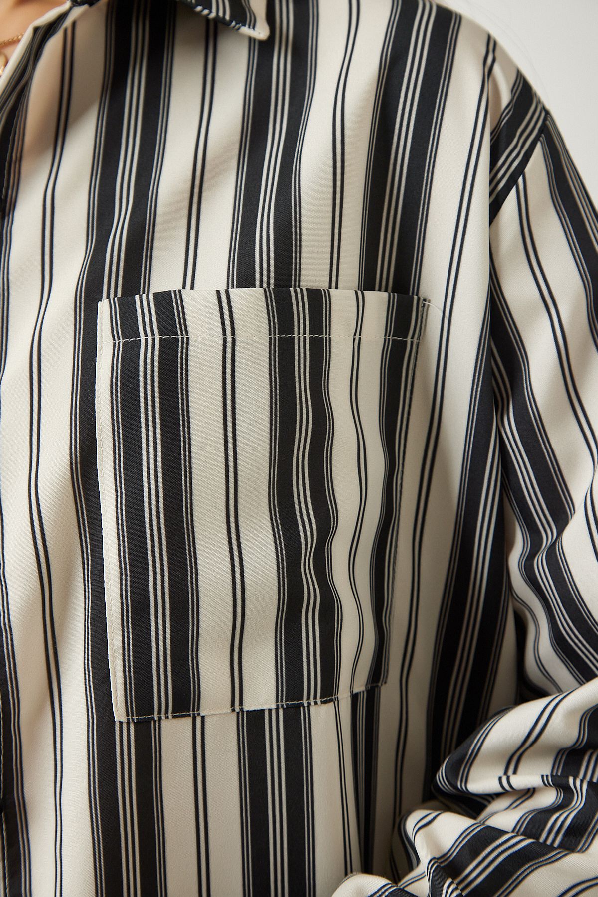 Krem Siyah Çizgili Oversize Örme Gömlek SF00007