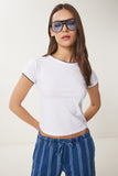 Beyaz Lacivert Kontrast Renkli Örme T-Shirt UB00369