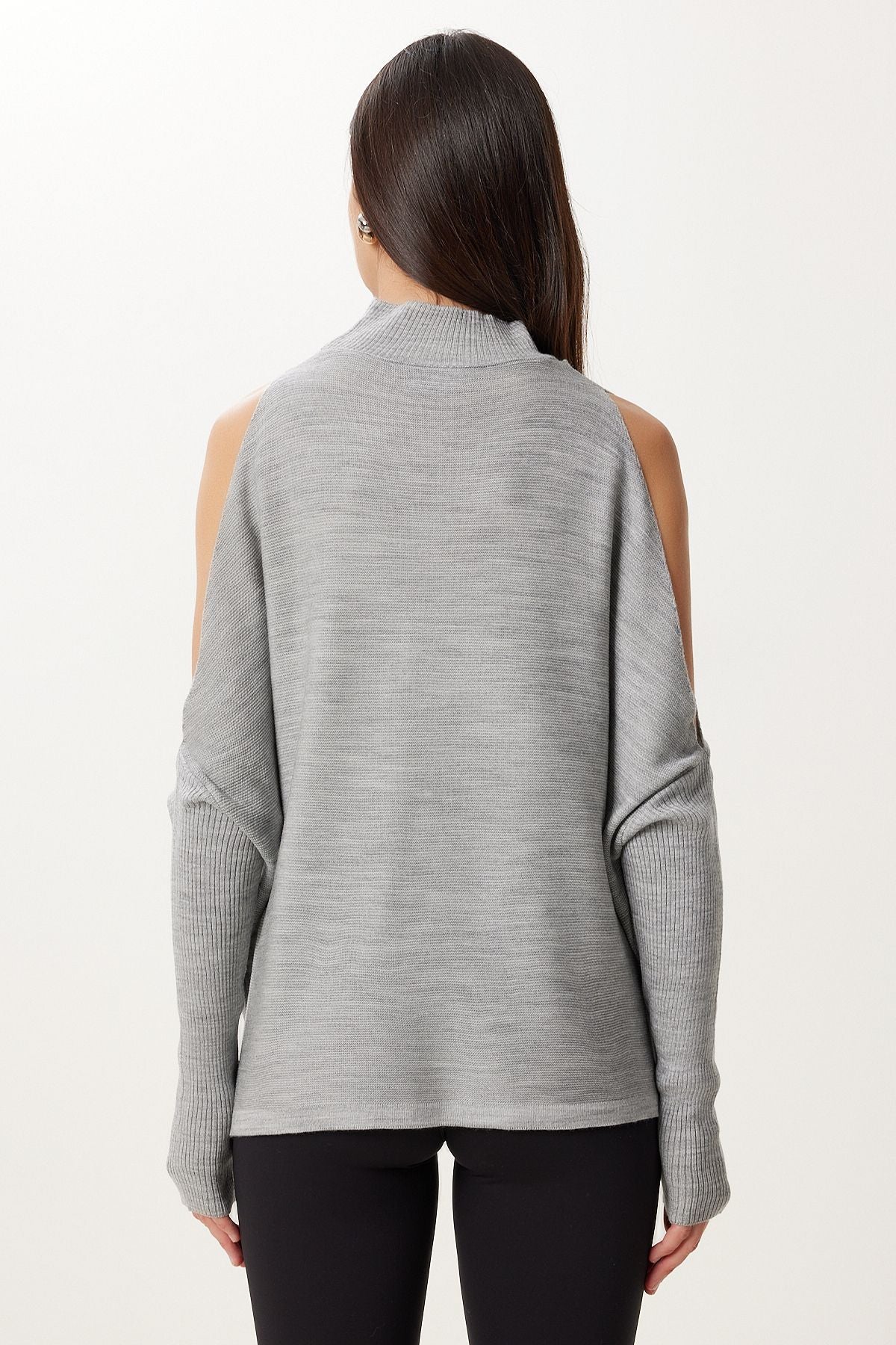 Gri Cut Out Detaylı Oversize Triko Kazak AS00015