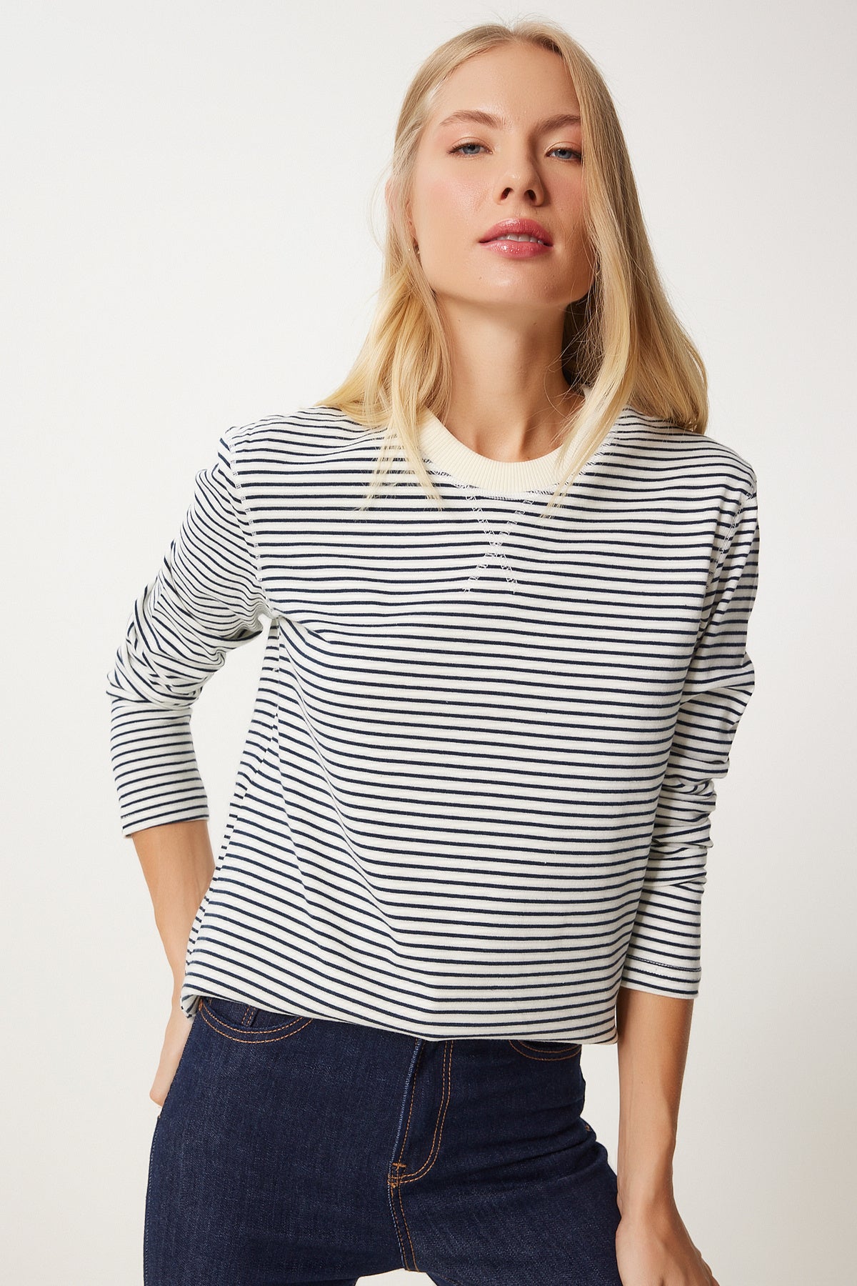 Ekru Lacivert Çizgili Pamuklu Basic Örme Bluz NJ00156