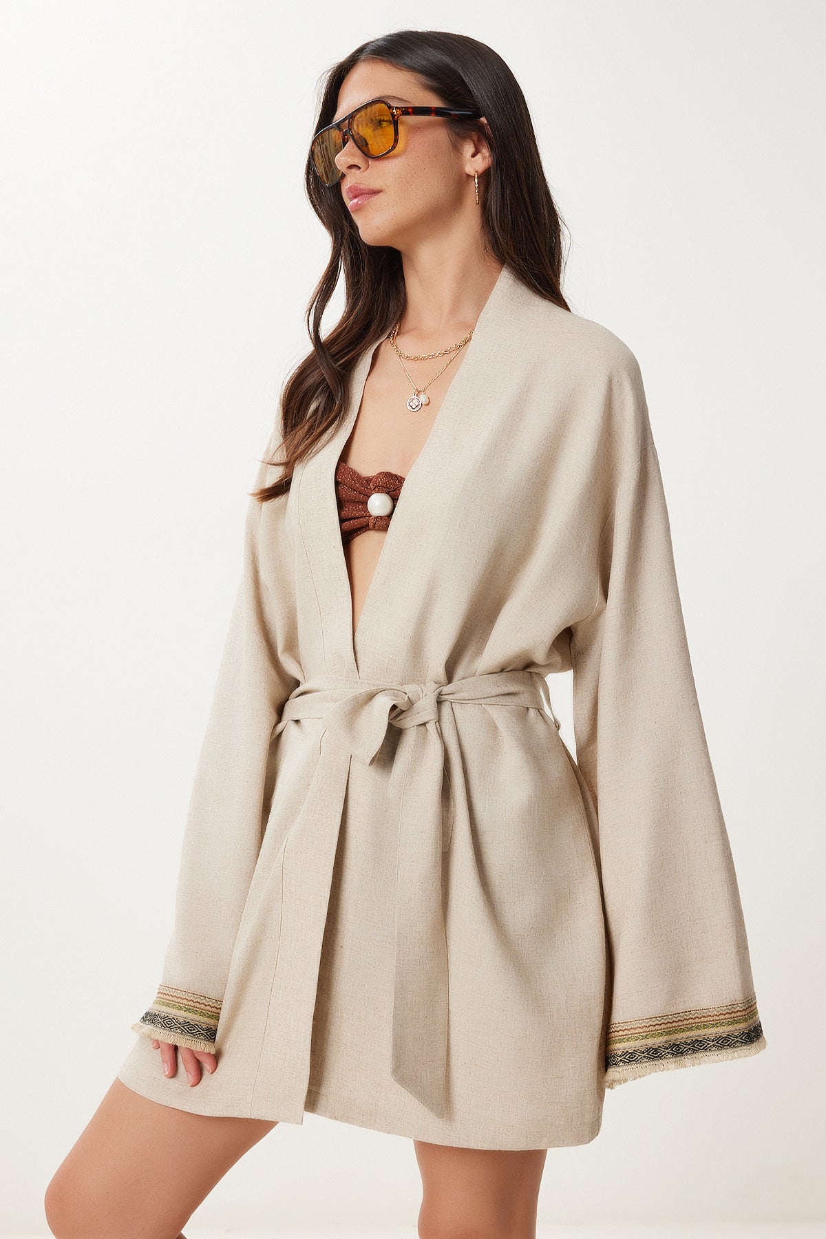 Bej Nakış İşlemeli Kuşaklı Keten Kimono BV00176