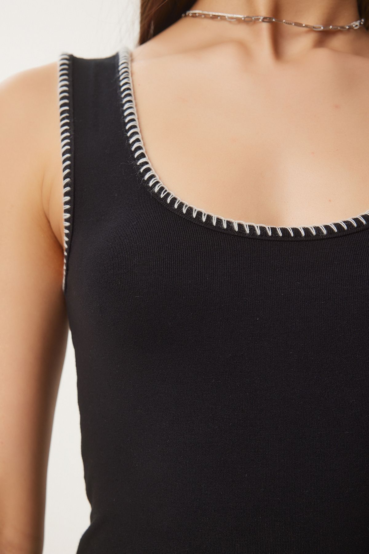 Siyah Kontrast Şeritli Crop Örme Bluz FW00005