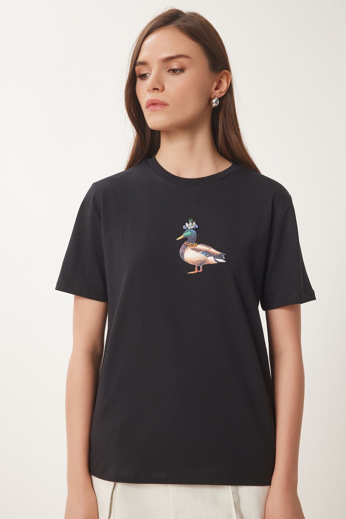 Siyah Taş Detaylı Armalı Pamuklu Örme T-Shirt CR00521
