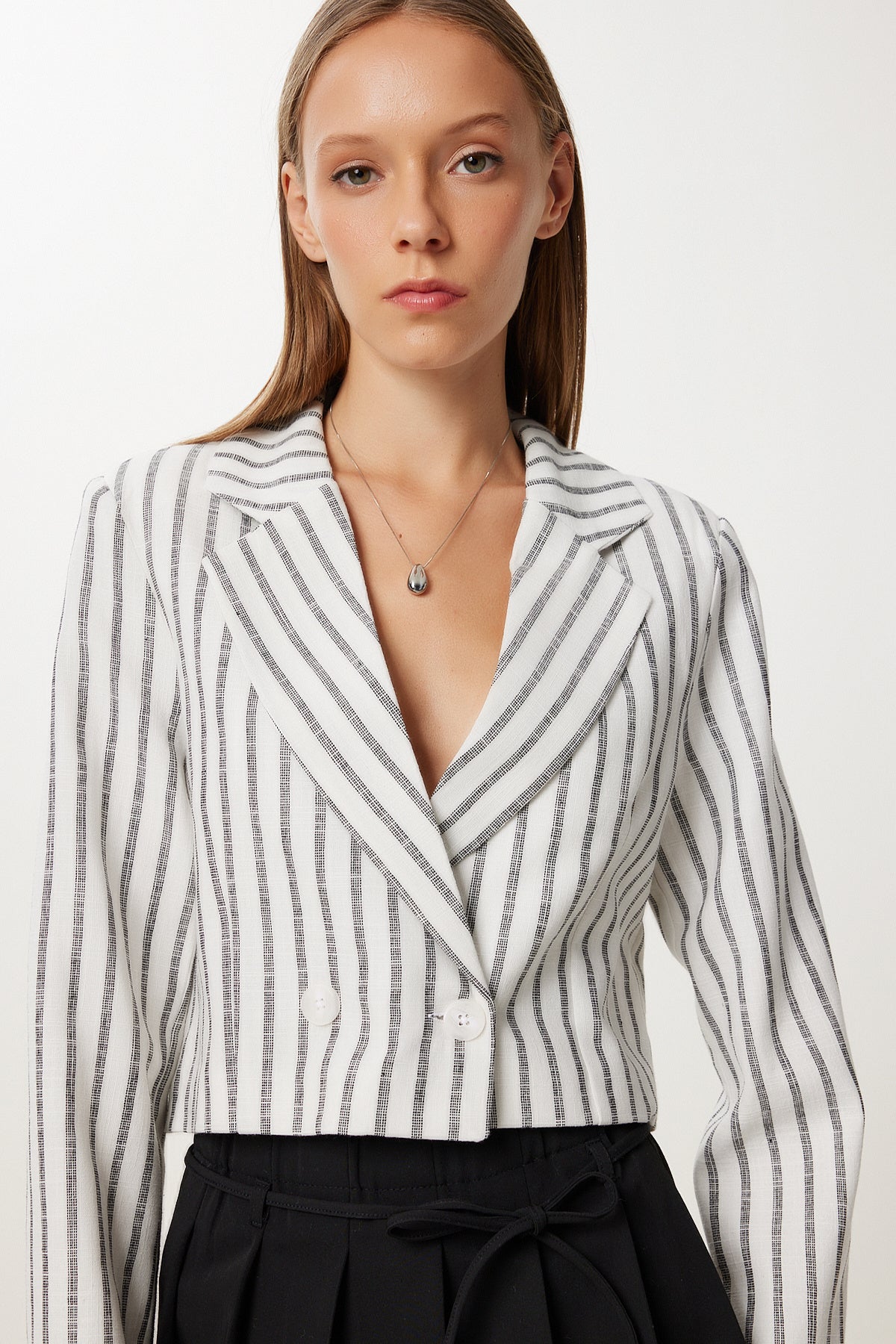 Ekru Siyah Vatkalı Keten Crop Ceket MX00254