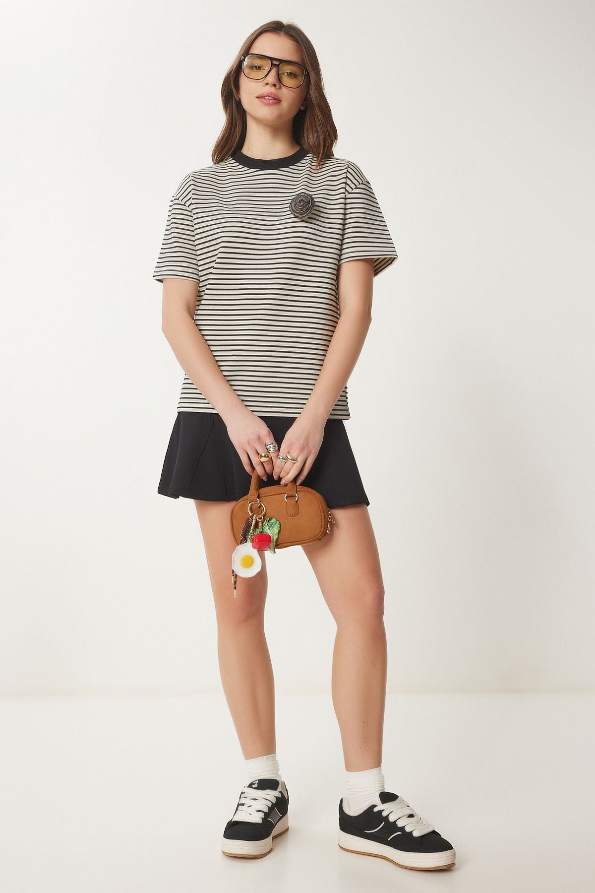 Siyah Krem Çiçek Detaylı Çizgili Örme T-Shirt CR00448