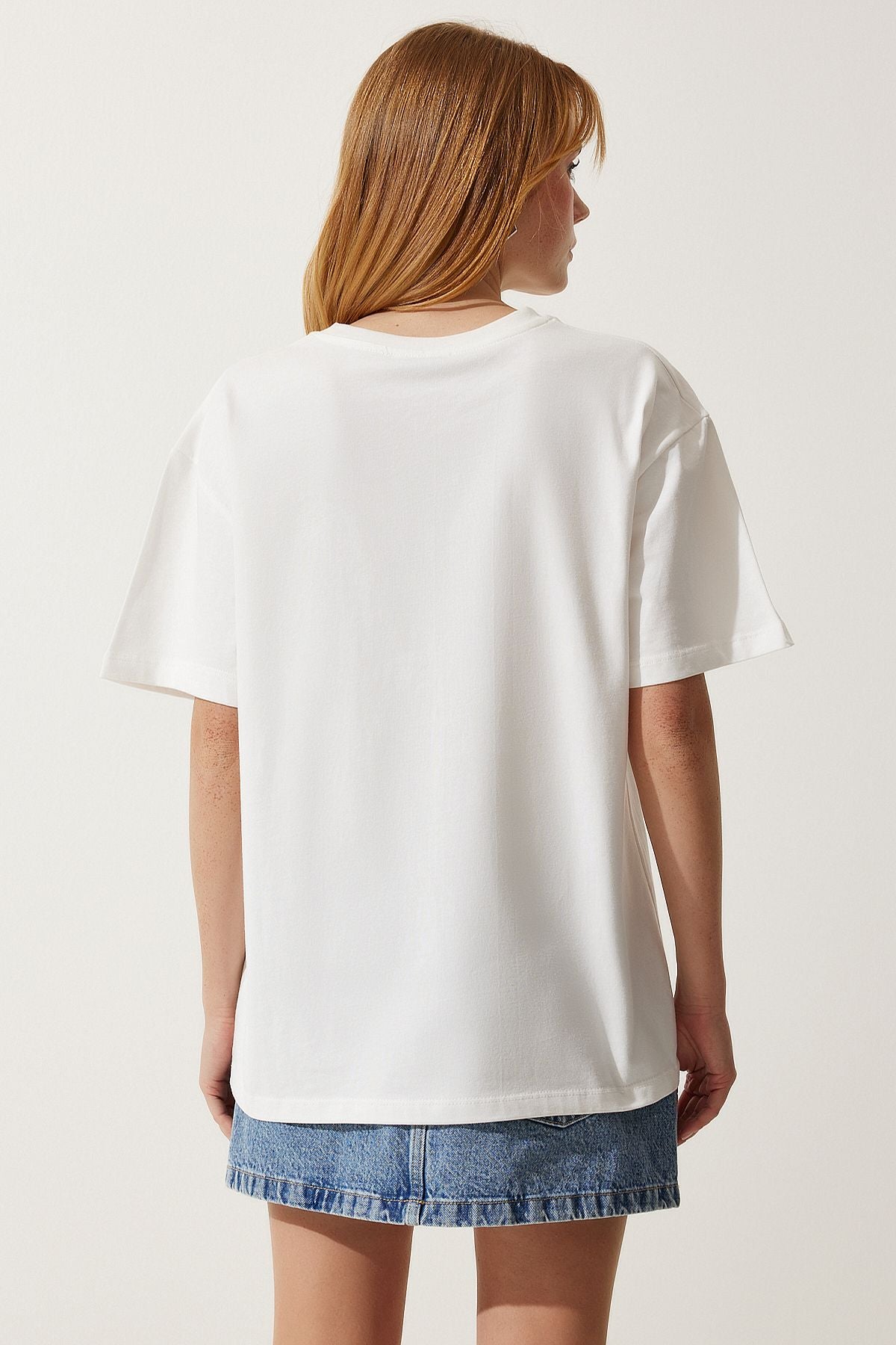 Beyaz Bisiklet Yaka Nakışlı Oversize Örme T-Shirt NJ00142
