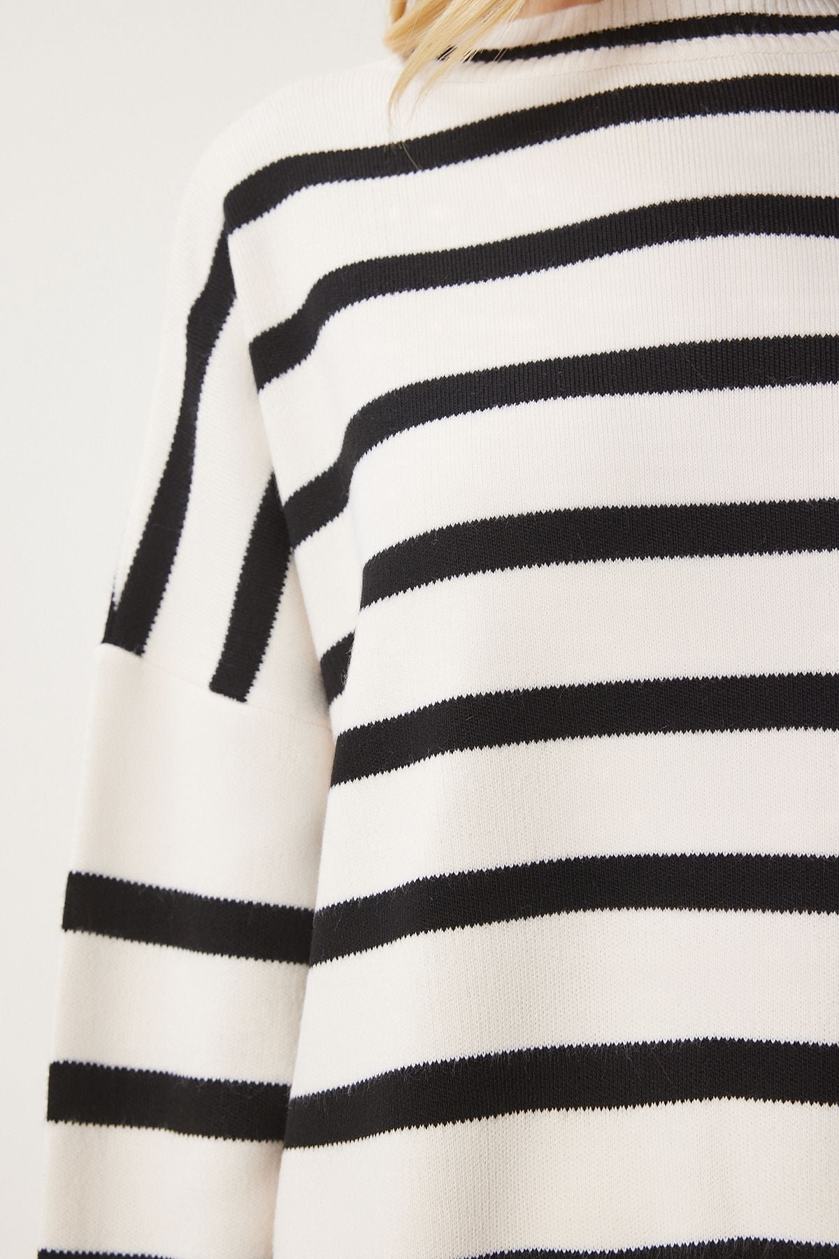Ekru Siyah Çizgili Oversize Triko Kazak BV00121