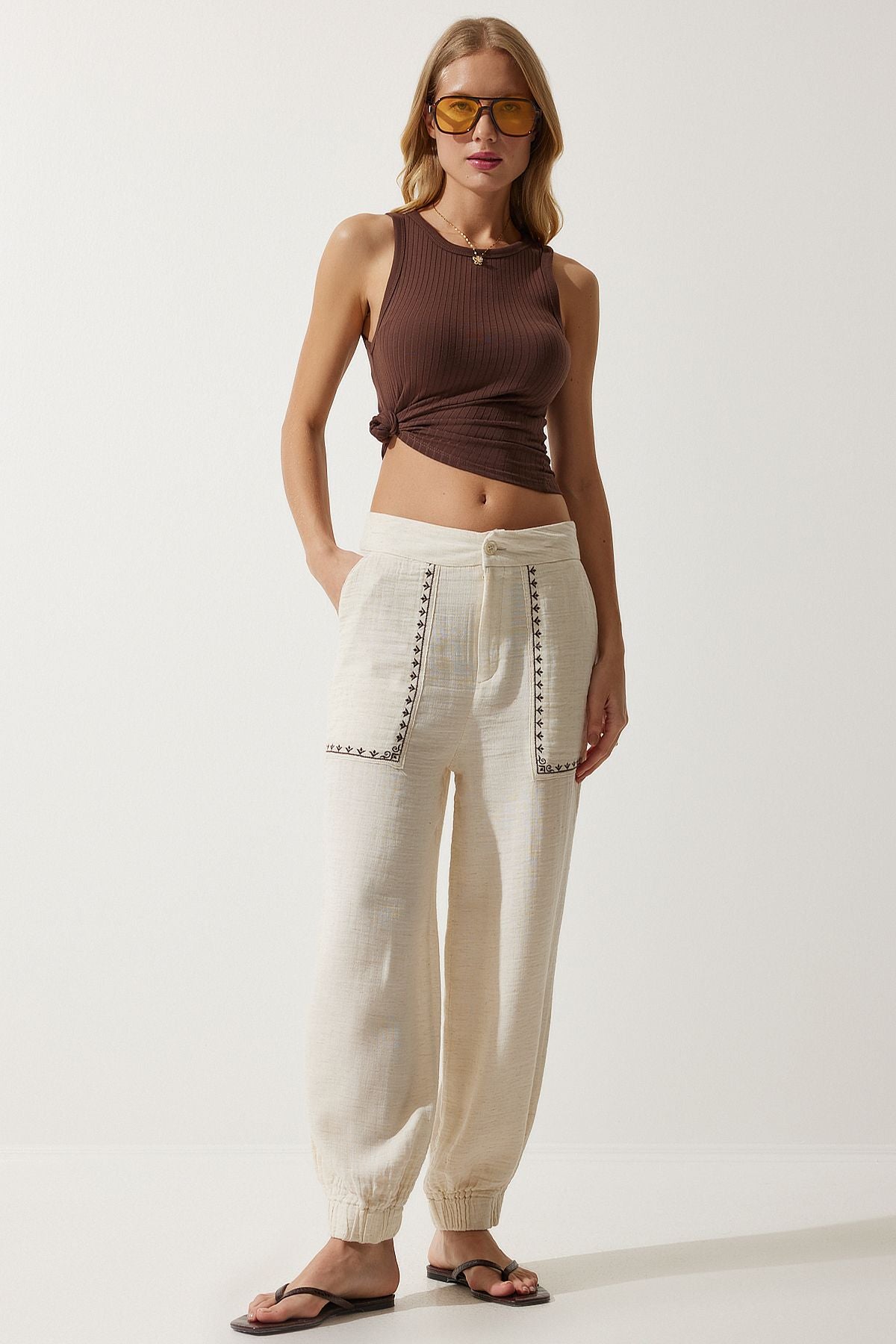 Krem Nakış Detaylı Müslin Pantolon SF00019