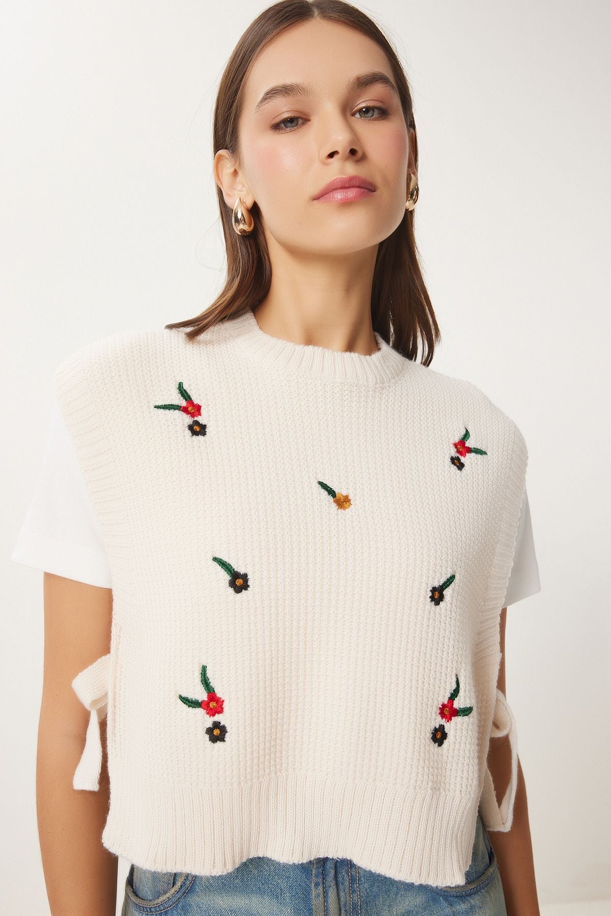 Krem Çiçek Nakışlı Bağlamalı Crop Triko Süveter KG00013