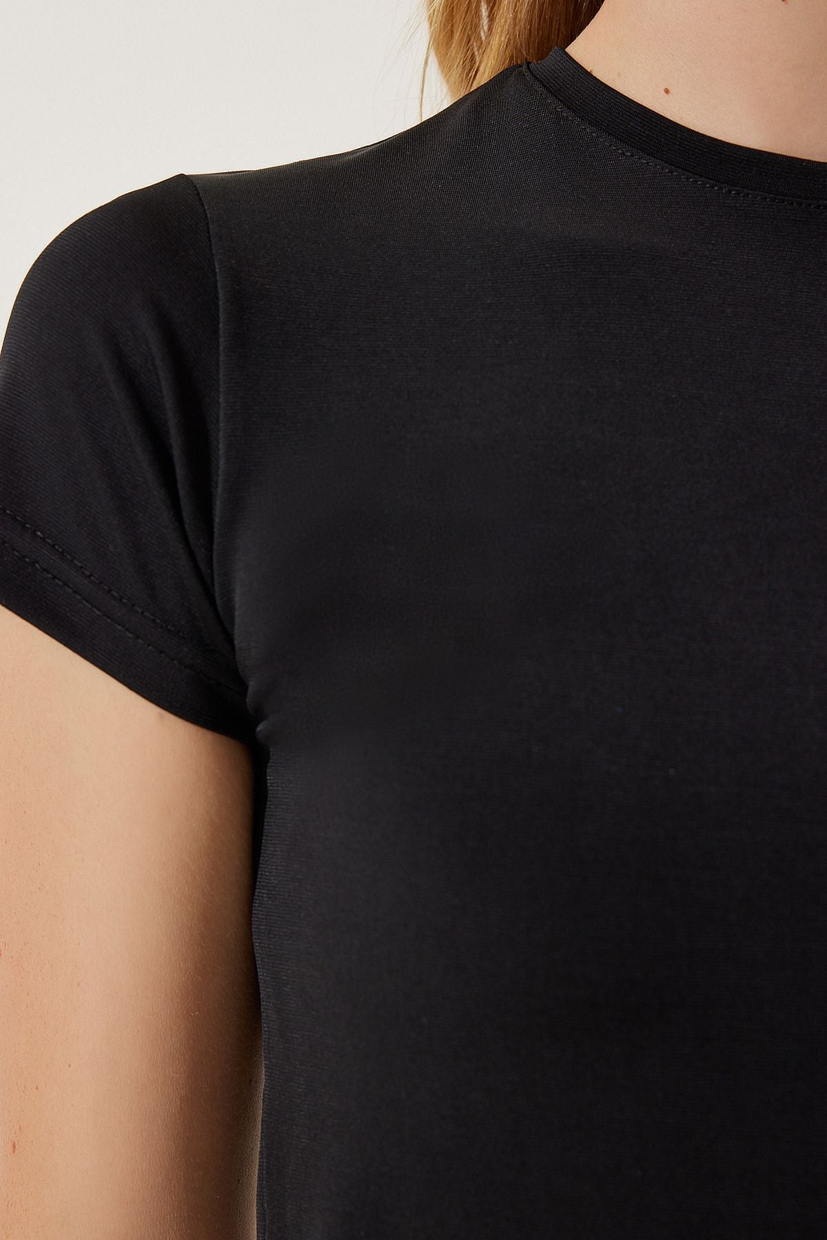 Siyah Bisiklet Yaka Basic Sandy T-Shirt EN00611