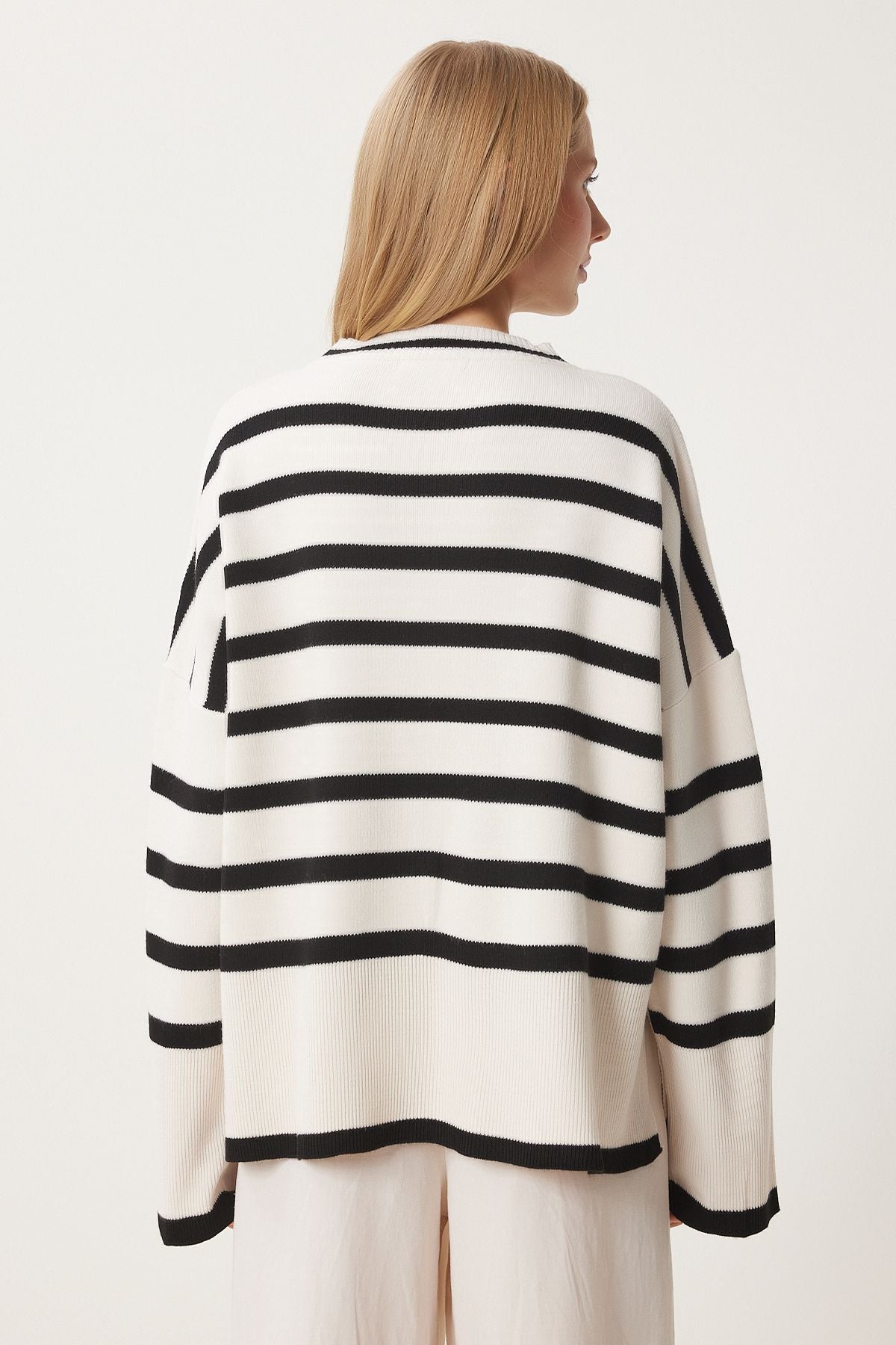 Ekru Siyah Çizgili Oversize Triko Kazak BV00121