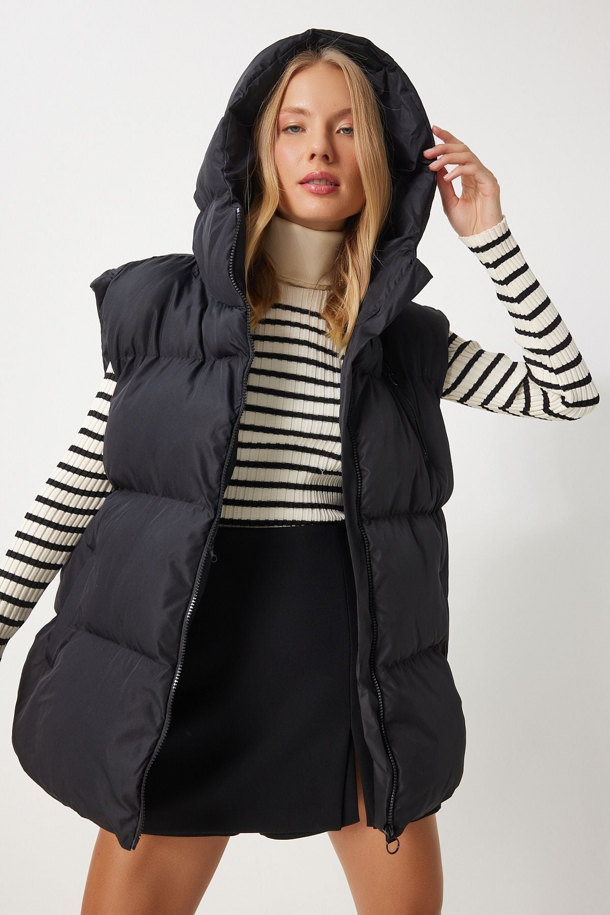 Siyah Kapüşonlu Oversize Şişme Yelek RV00055