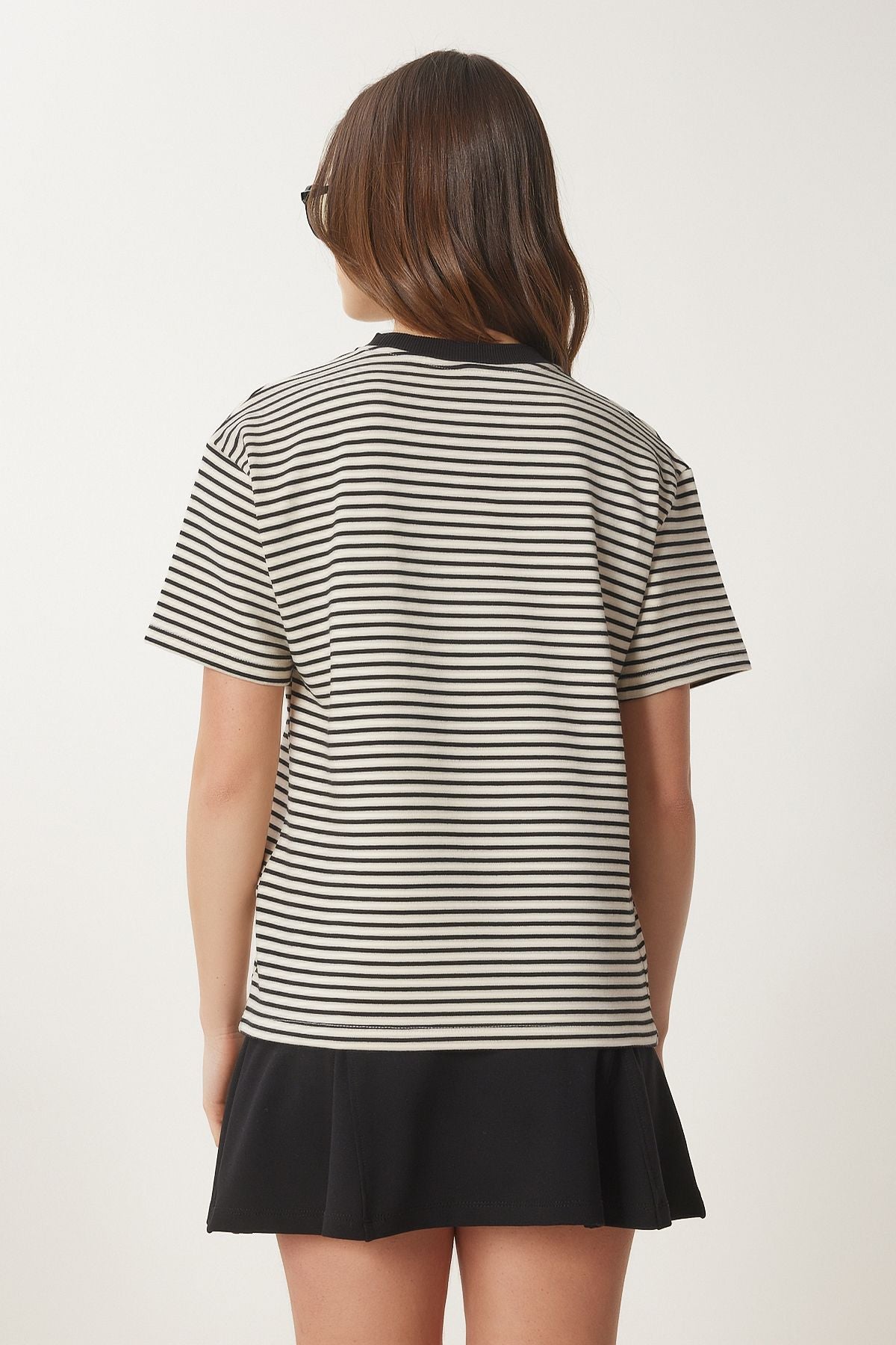 Siyah Krem Çiçek Detaylı Çizgili Örme T-Shirt CR00448