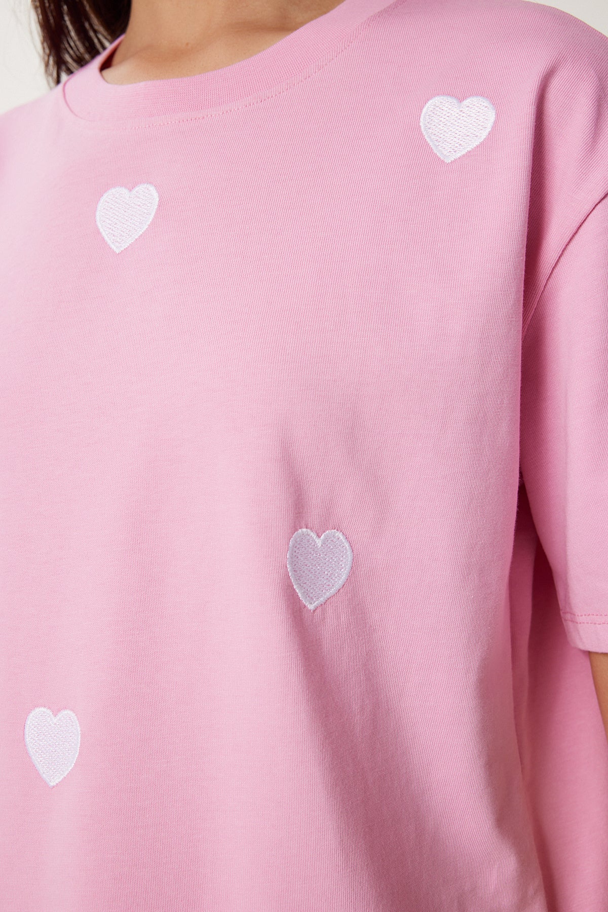 Pembe Kalp Nakışlı Pamuklu Örme T-Shirt AN00244