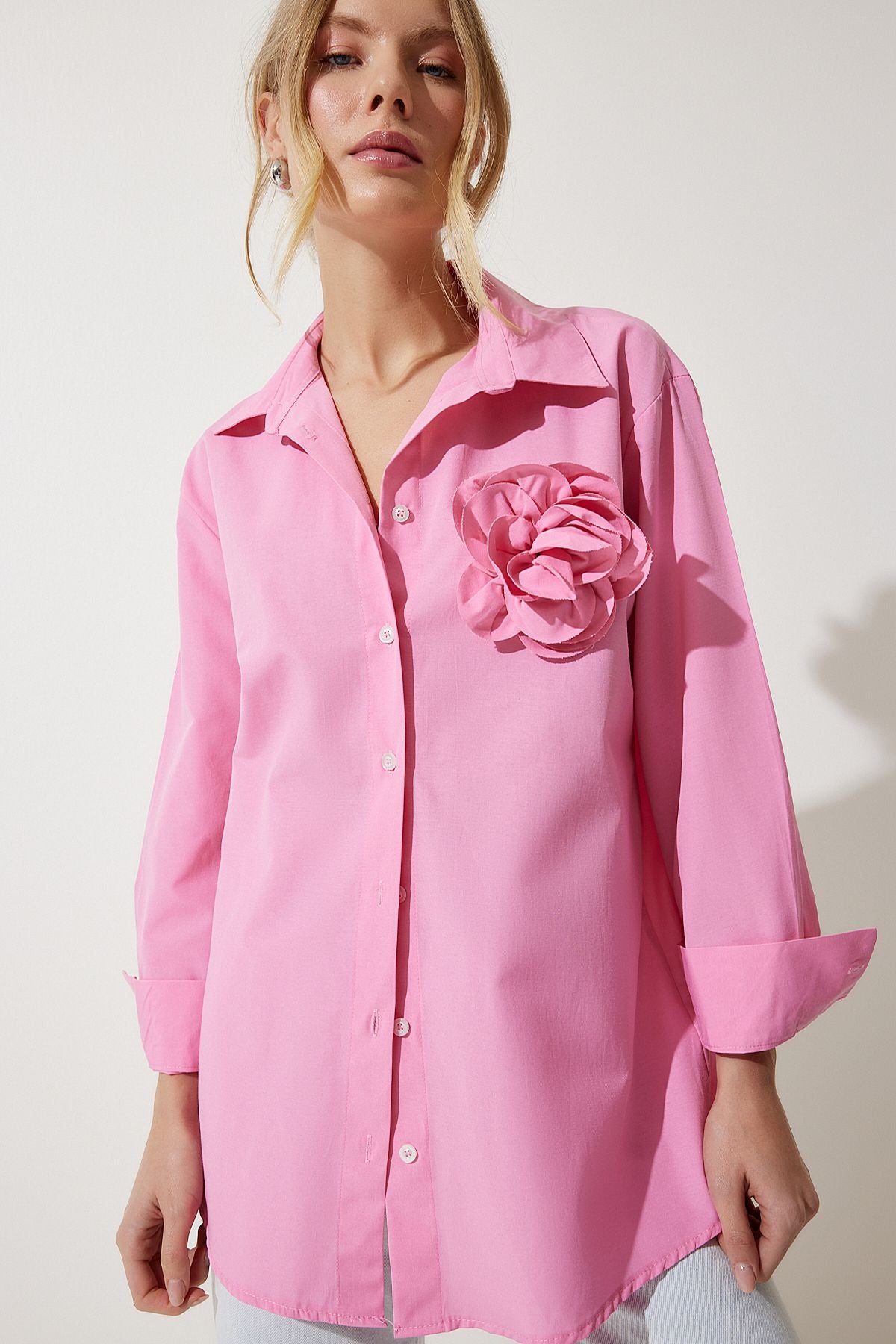 Pembe Premium Çiçek Broş Detaylı Gömlek UL00016