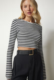 Siyah Beyaz Çizgili Kaşkorse Crop Bluz MC00229